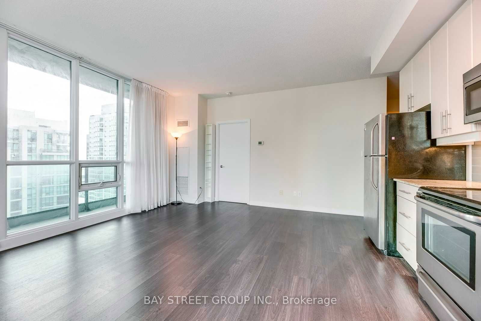 33 Bay St, unit 2704 for rent