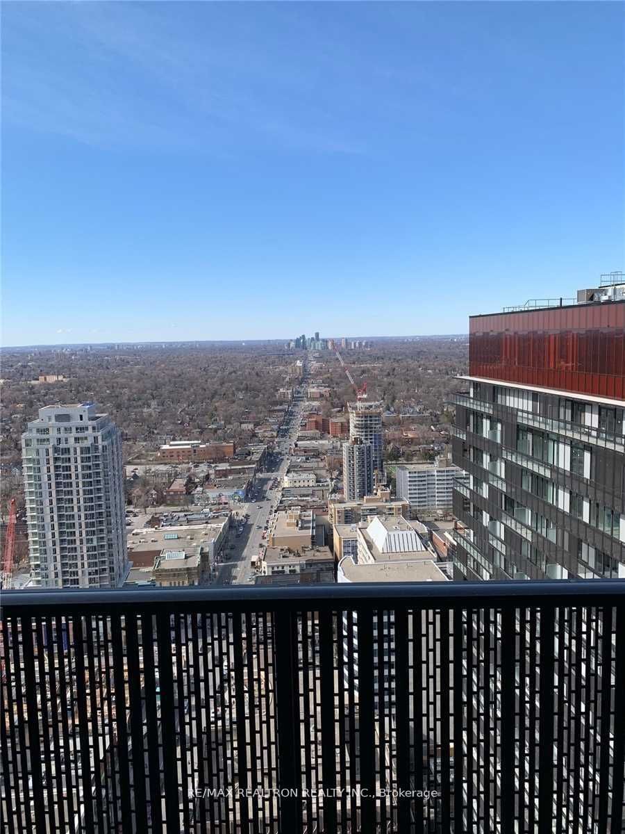 8 Eglinton Ave E, unit 3308 for rent