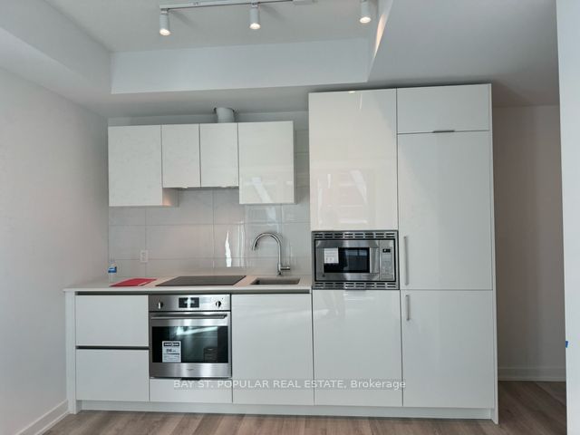 238 Simcoe St, unit 2606 for rent