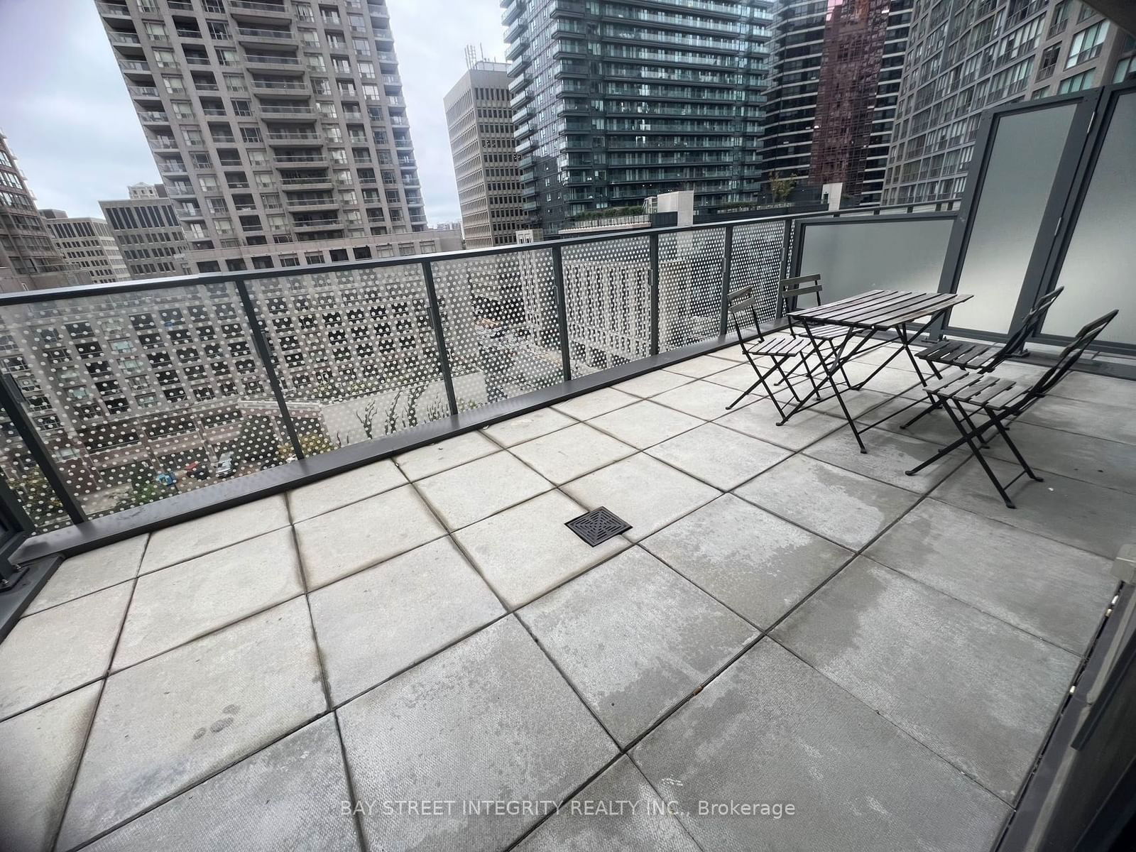 11 Wellesley St, unit 610 for rent