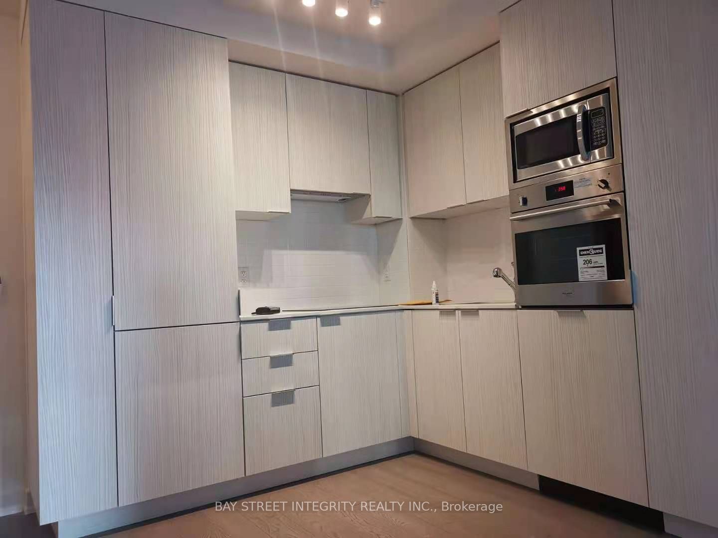 11 Wellesley St, unit 610 for rent