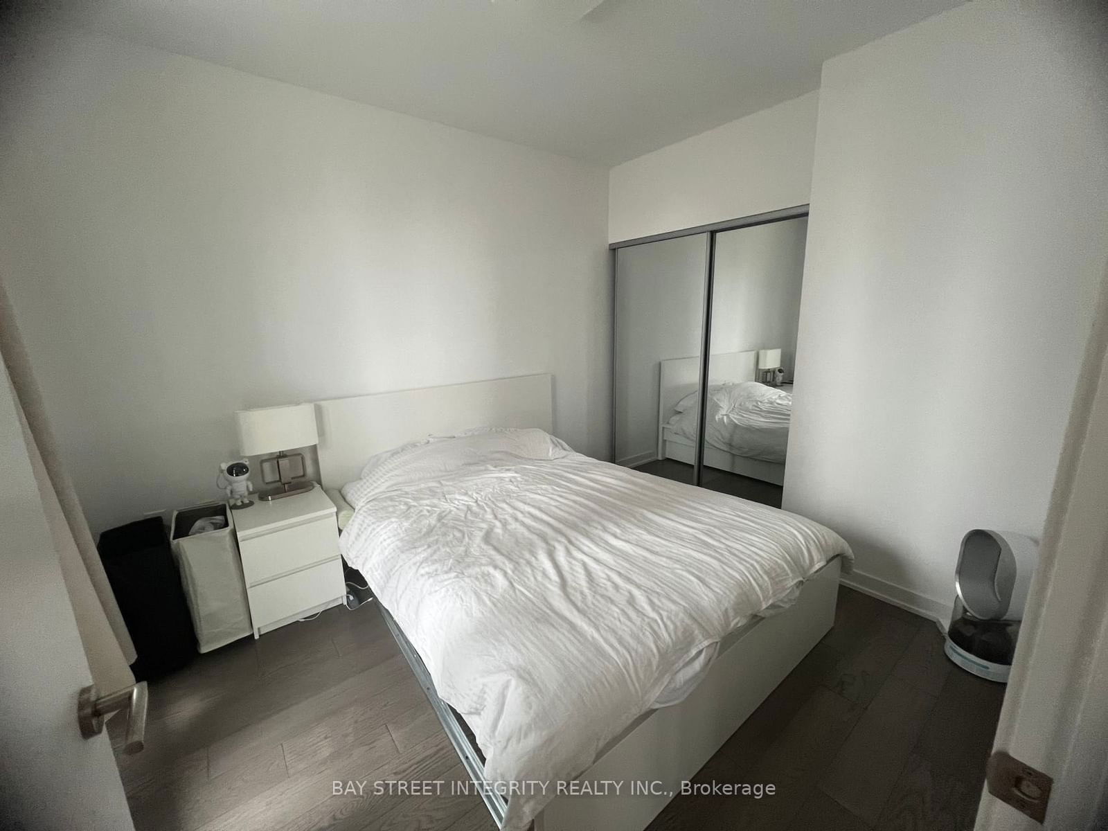 11 Wellesley St, unit 610 for rent