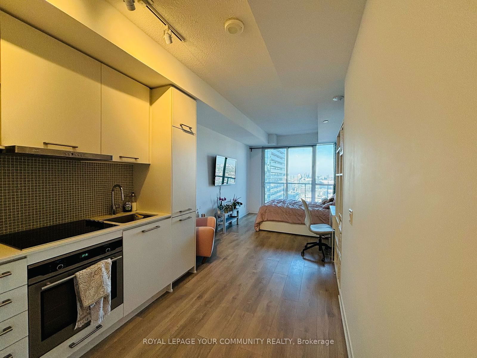 87 Peter St S, unit 2405 for rent