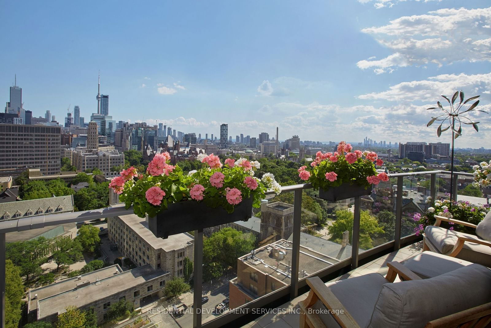 77 Charles St W, unit 1503 for sale