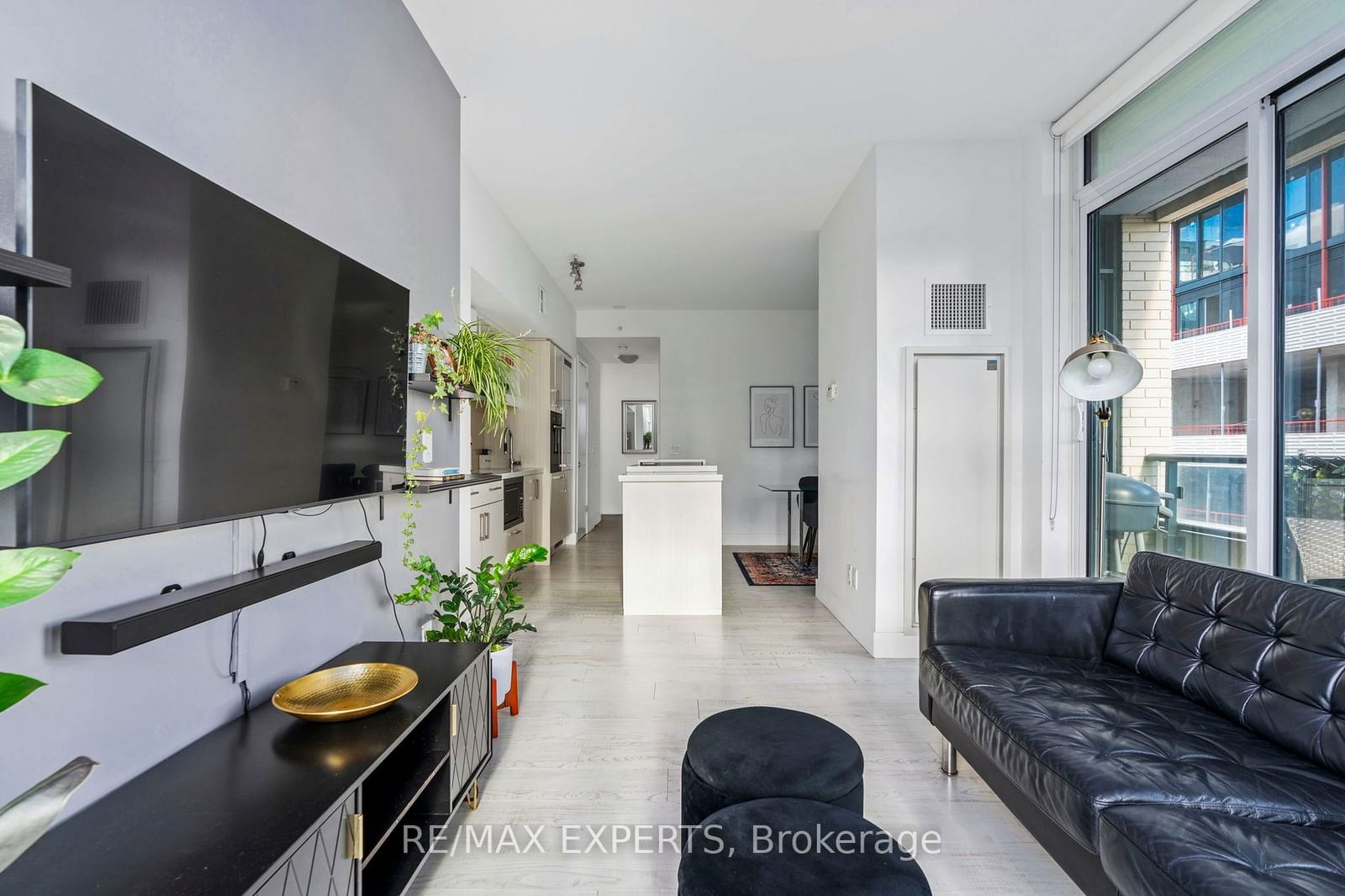 39 Sherbourne St, unit 903 for rent