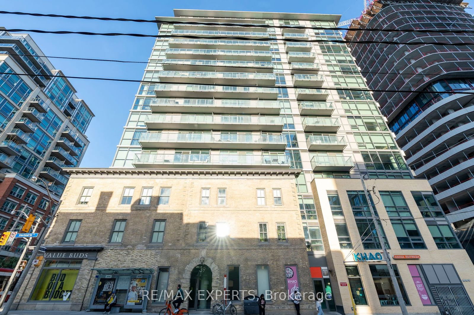 39 Sherbourne St, unit 903 for rent