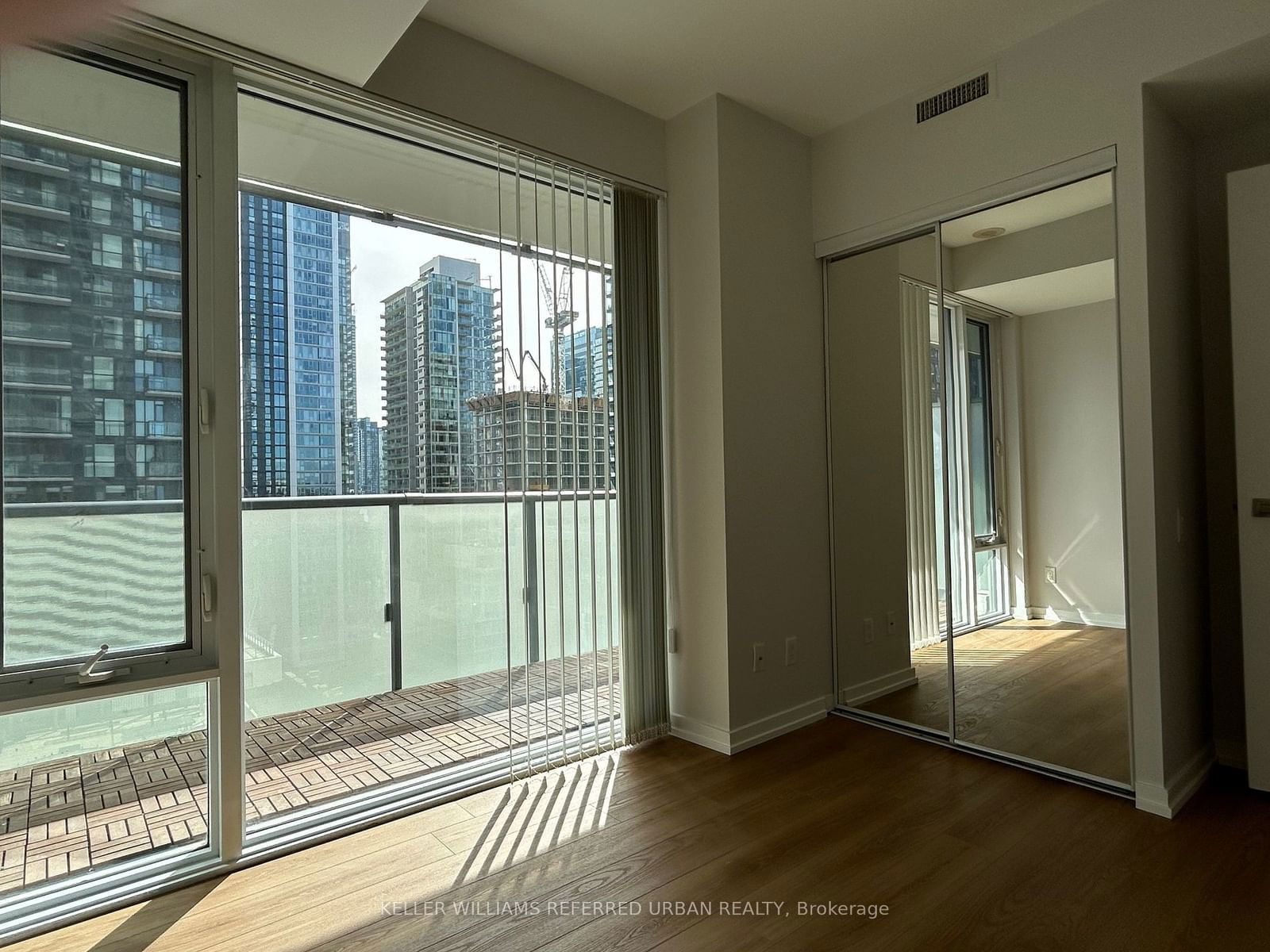 101 Peter St, unit 1609 for rent