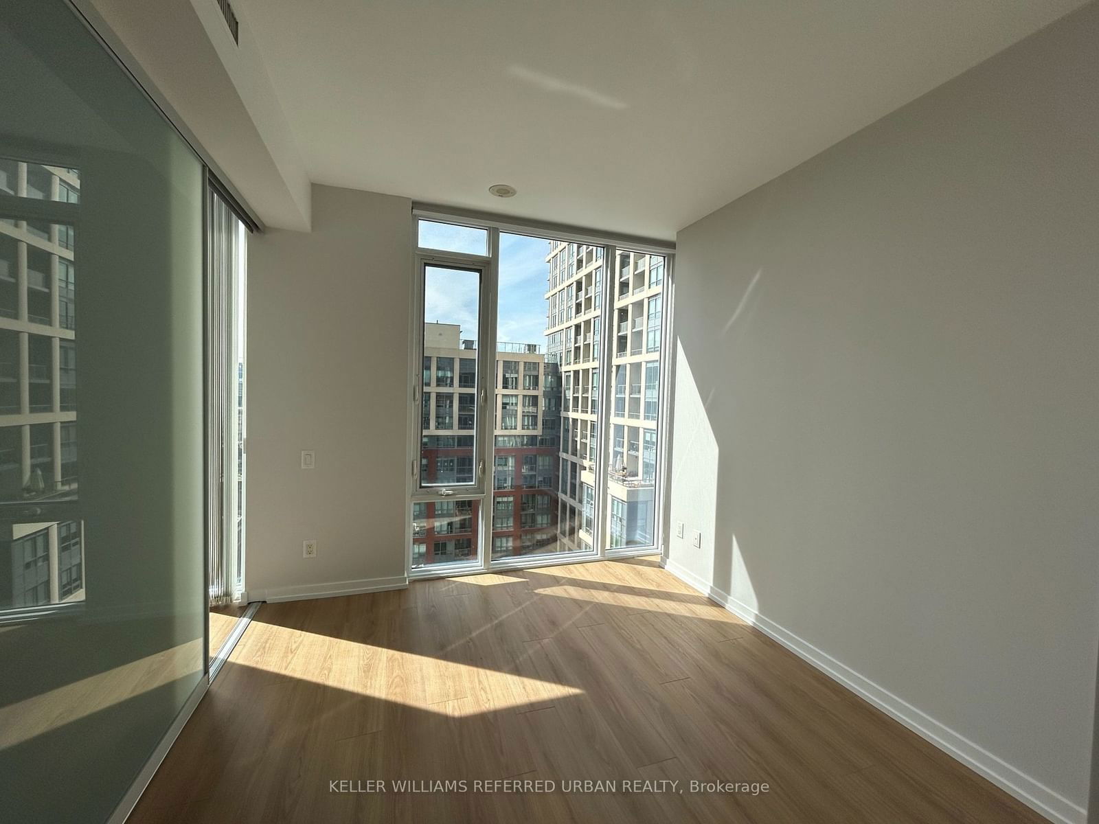 101 Peter St, unit 1609 for rent