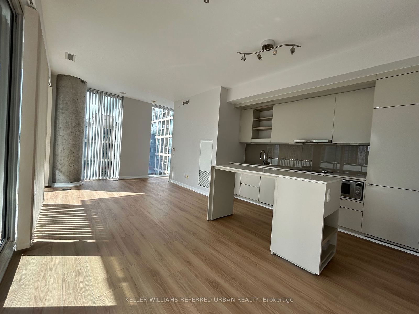 101 Peter St, unit 1609 for rent