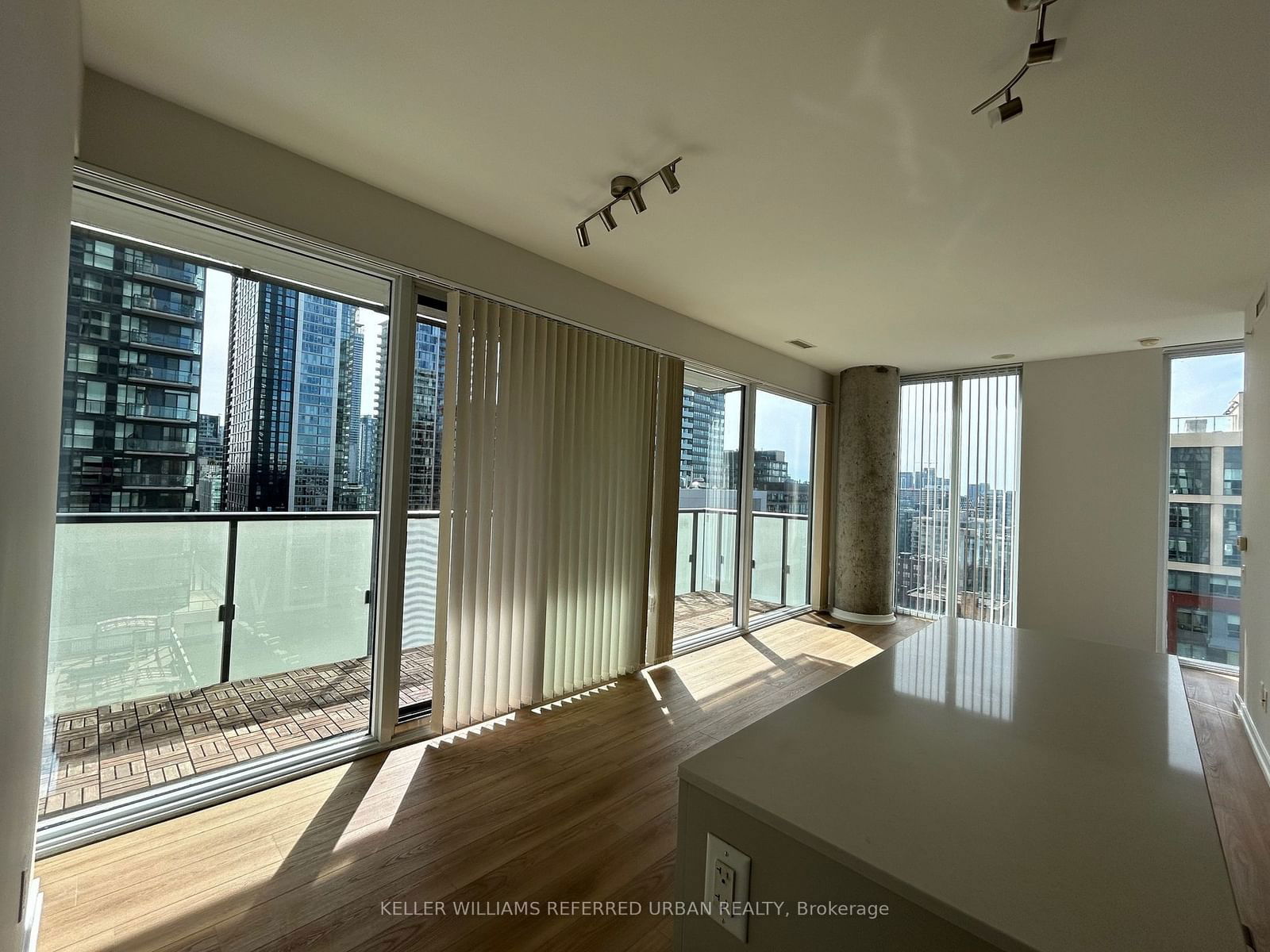 101 Peter St, unit 1609 for rent