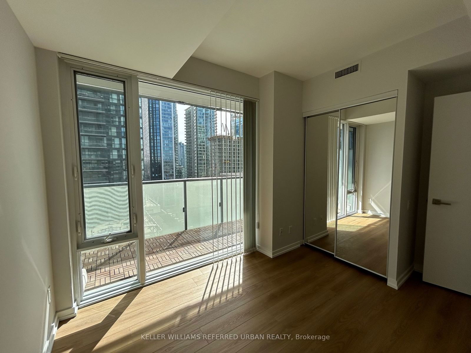 101 Peter St, unit 1609 for rent