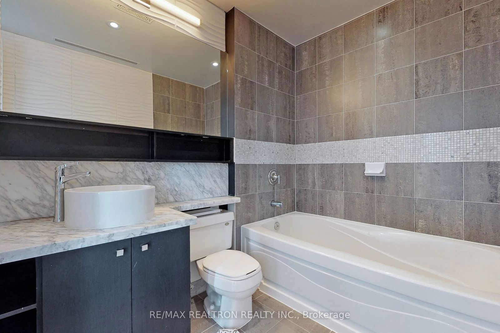 11 Brunel Crt, unit PH2 for rent