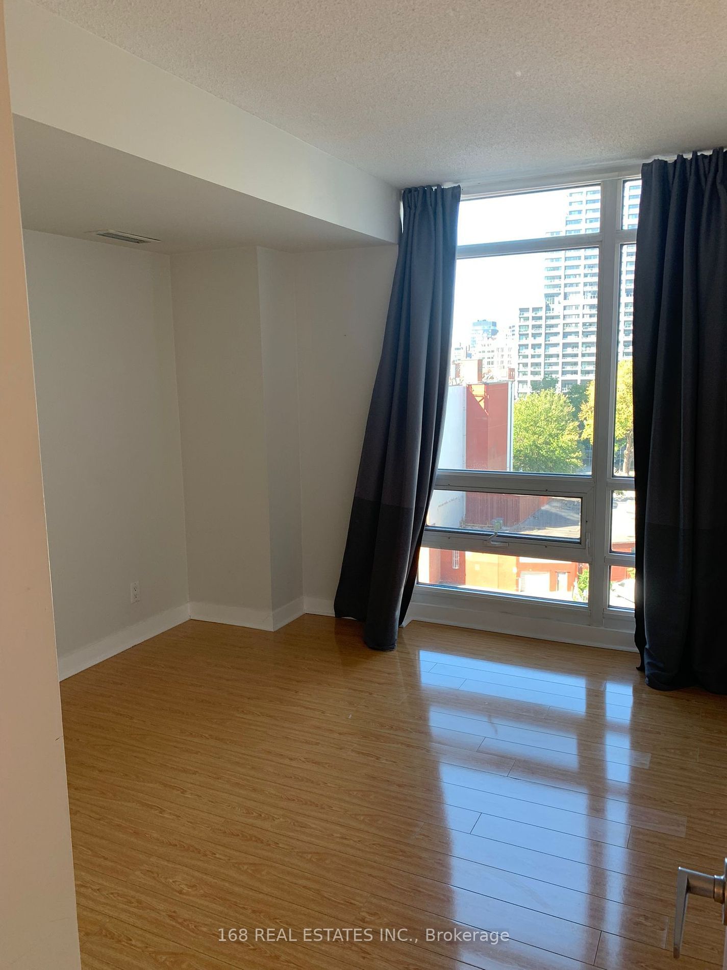 381 Front St W, unit 1002 for rent