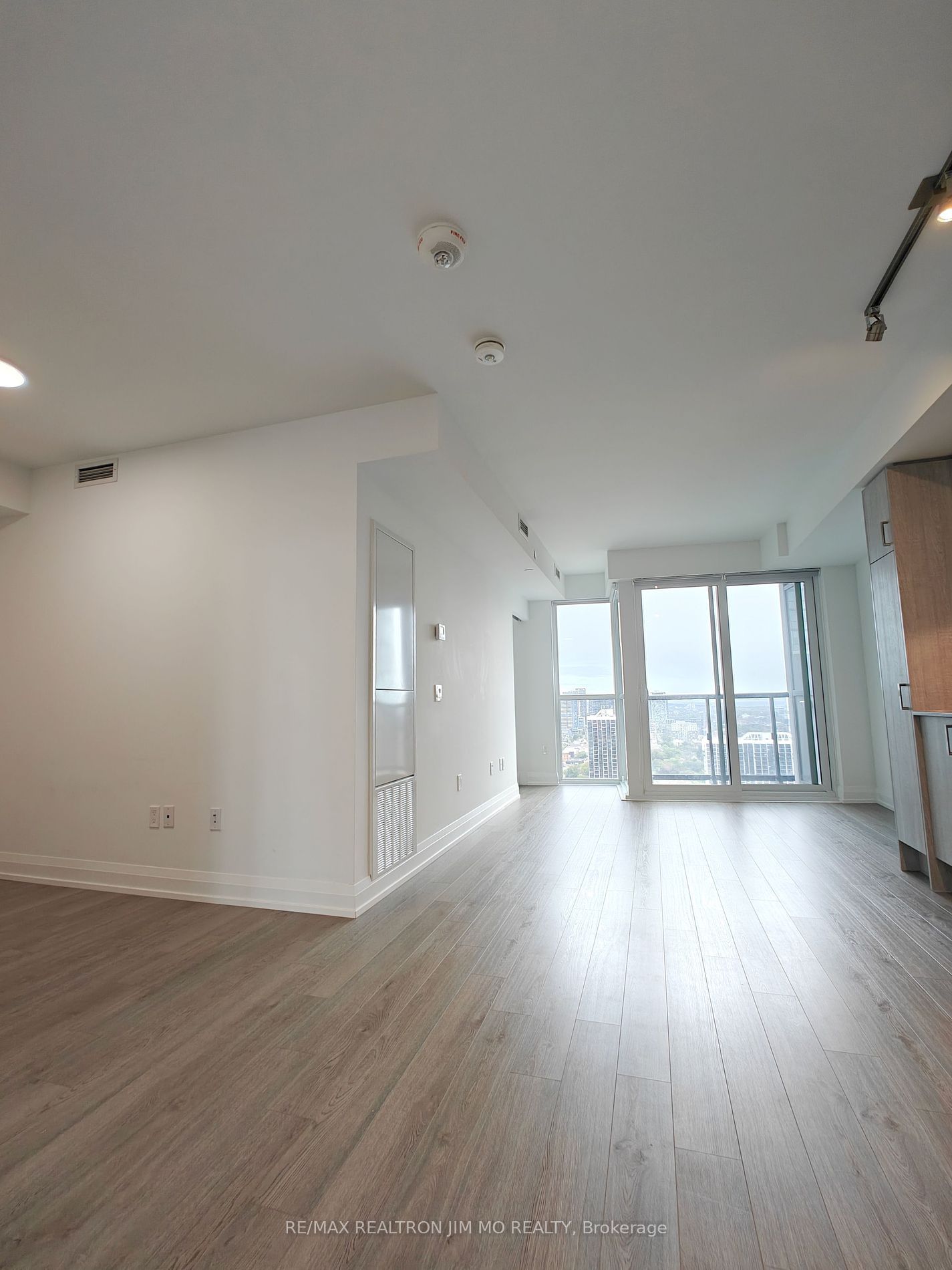 77 Mutual St, unit 2610 for rent