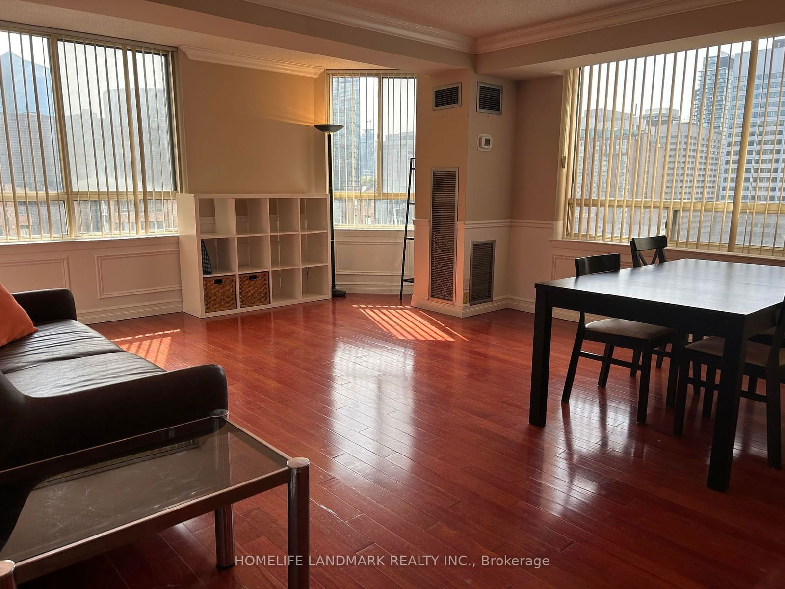 633 Bay St, unit 2011 for rent