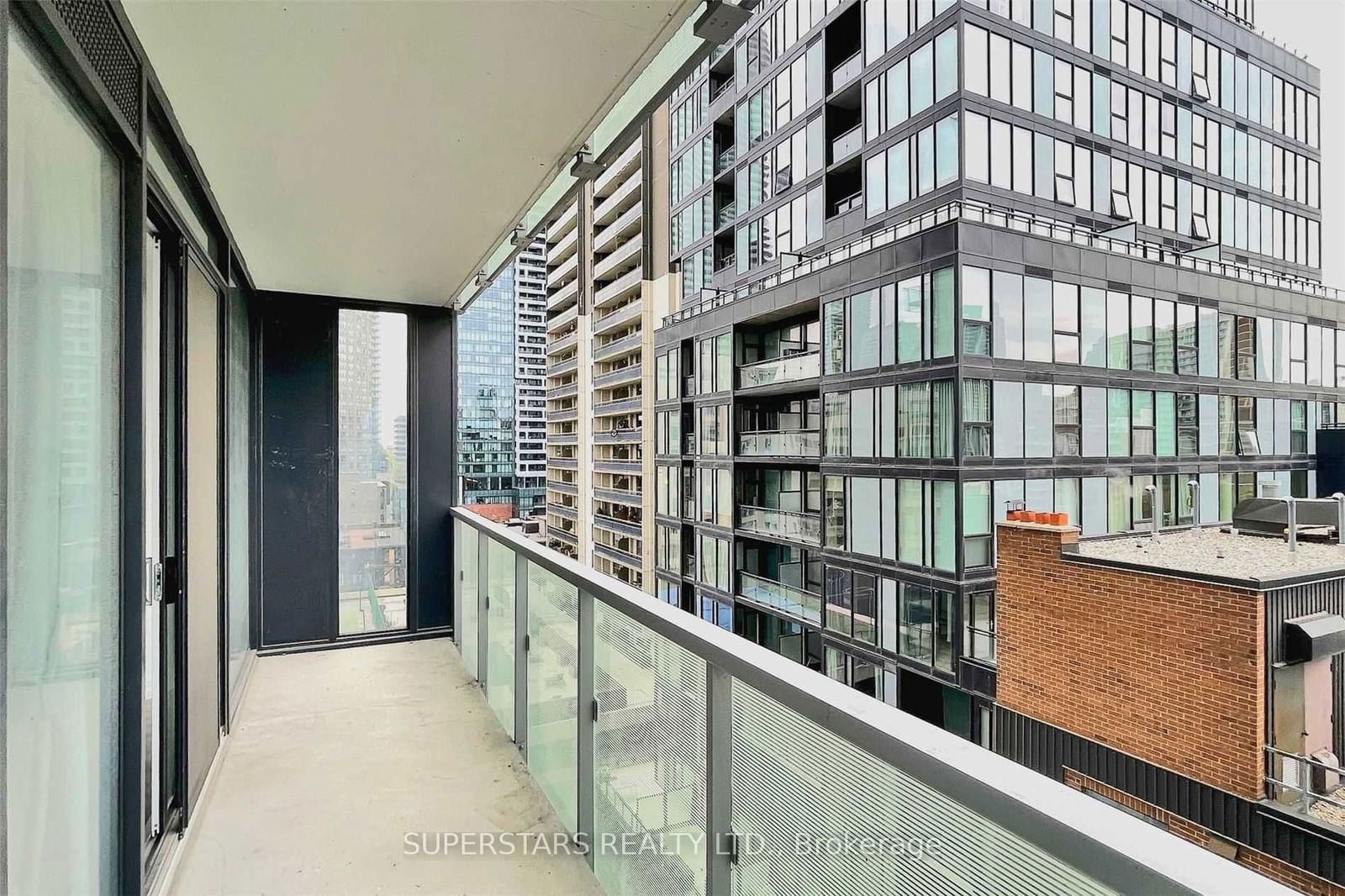 28 Wellesley St E, unit 909 for rent