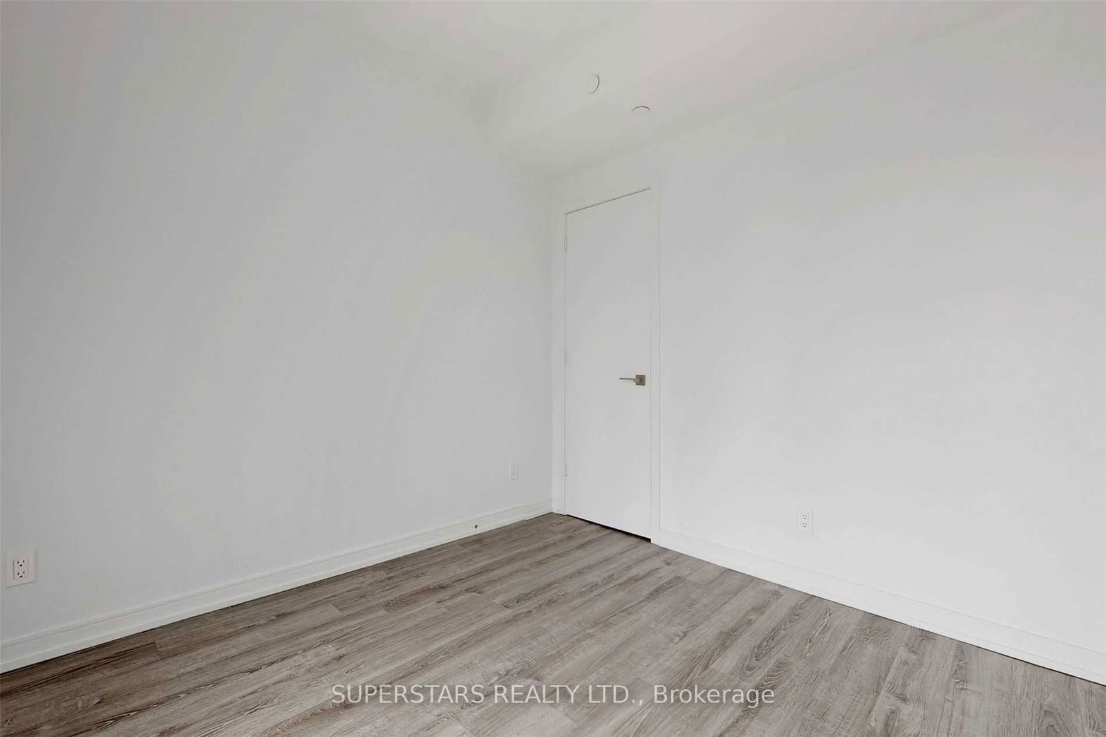 28 Wellesley St E, unit 909 for rent