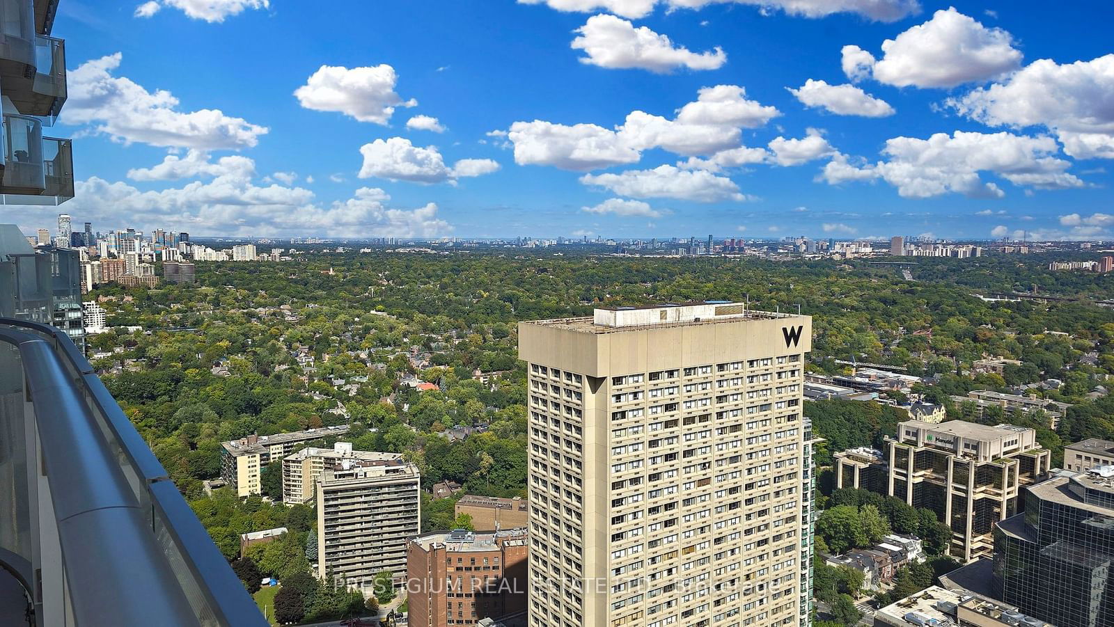 1 Bloor St E, unit 4204 for sale