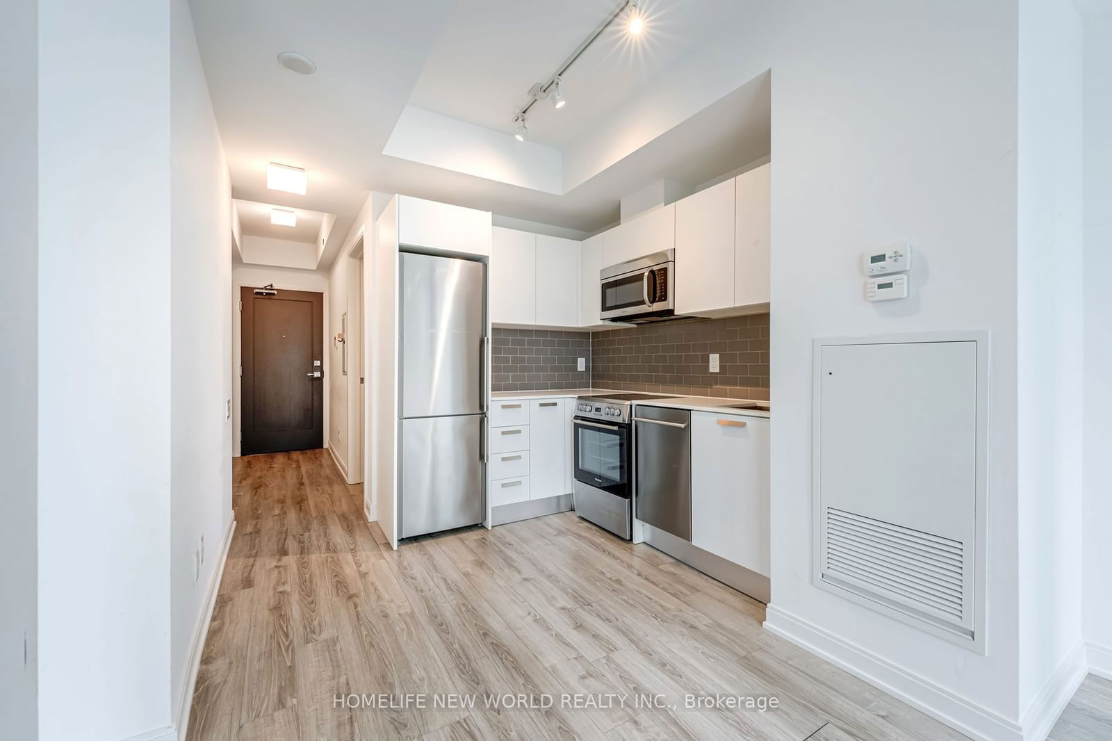 42 Charles St E, unit 703 for rent