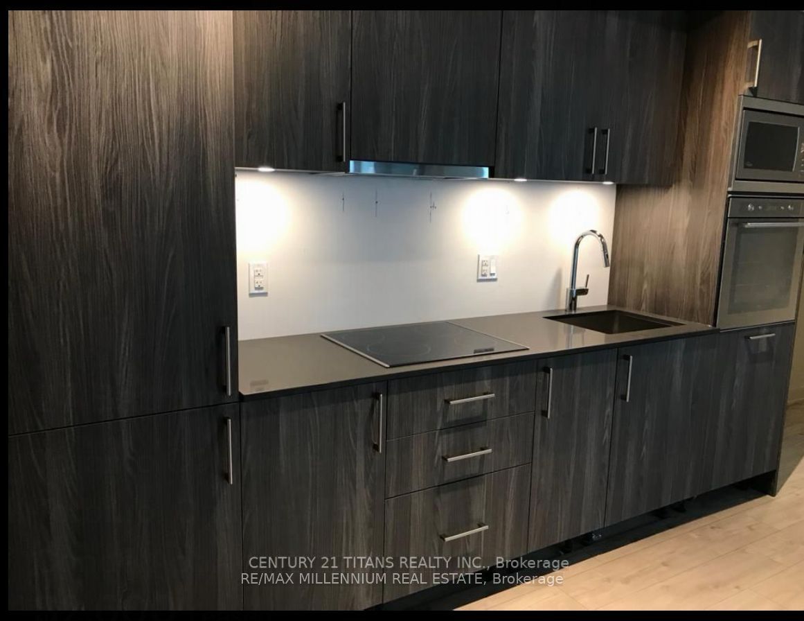 27 Bathurst St E, unit 421W for rent