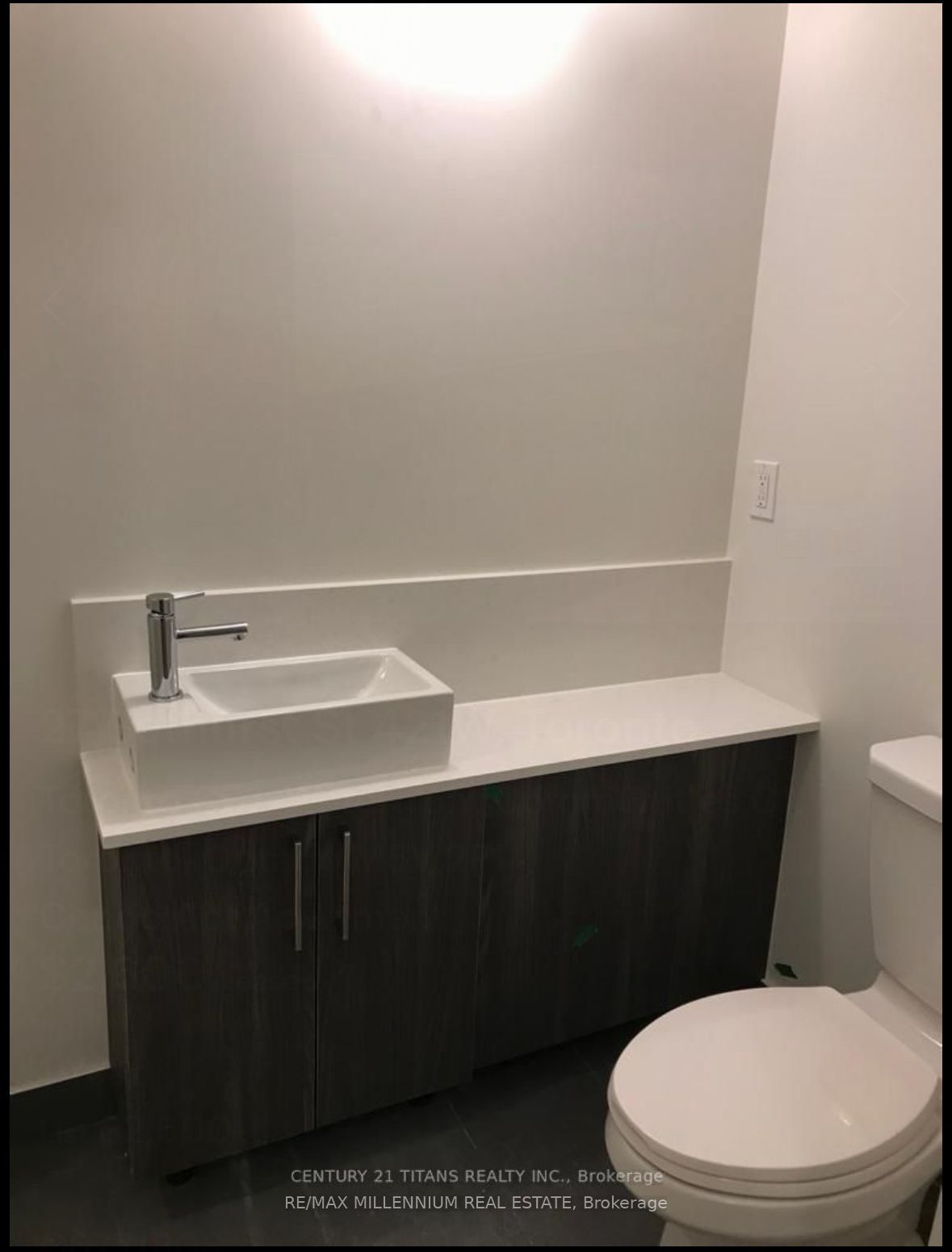 27 Bathurst St E, unit 421W for rent