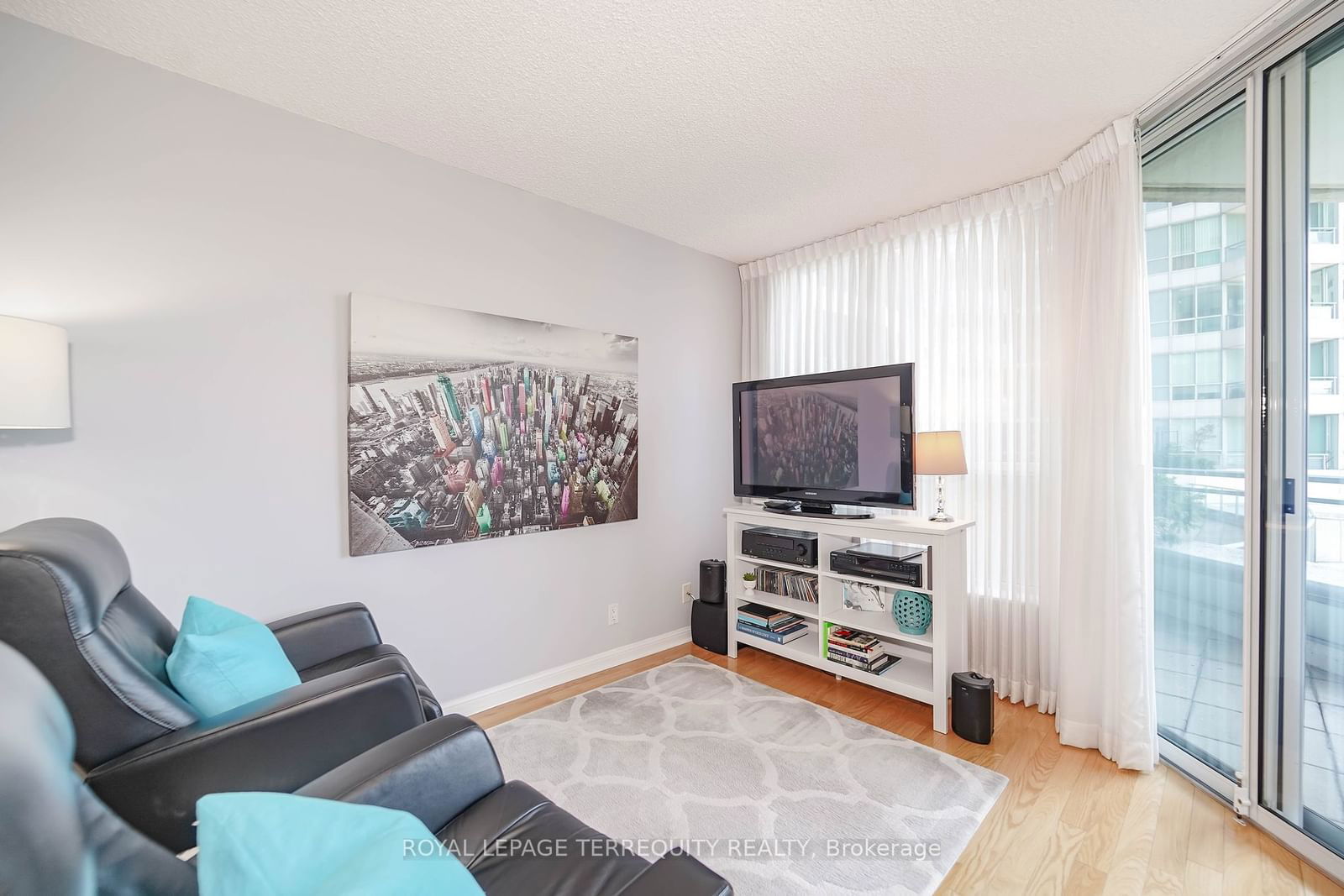 230 Queens Quay W, unit 221 for rent