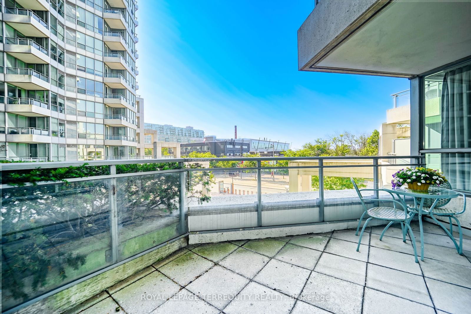 230 Queens Quay W, unit 221 for rent