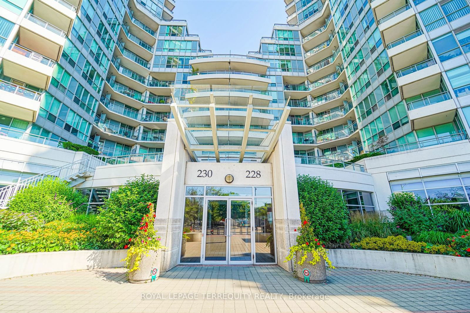 230 Queens Quay W, unit 221 for rent