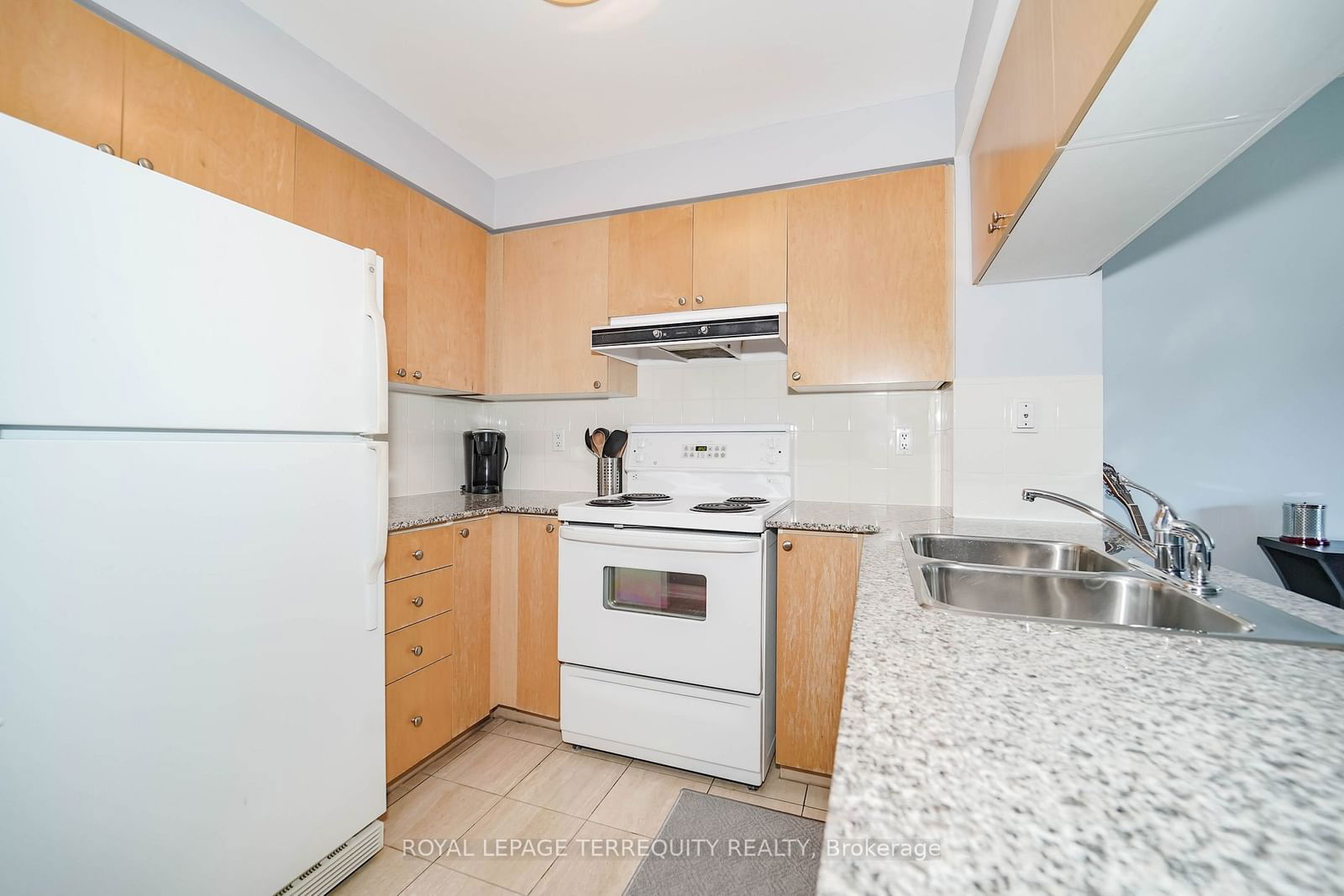 230 Queens Quay W, unit 221 for rent