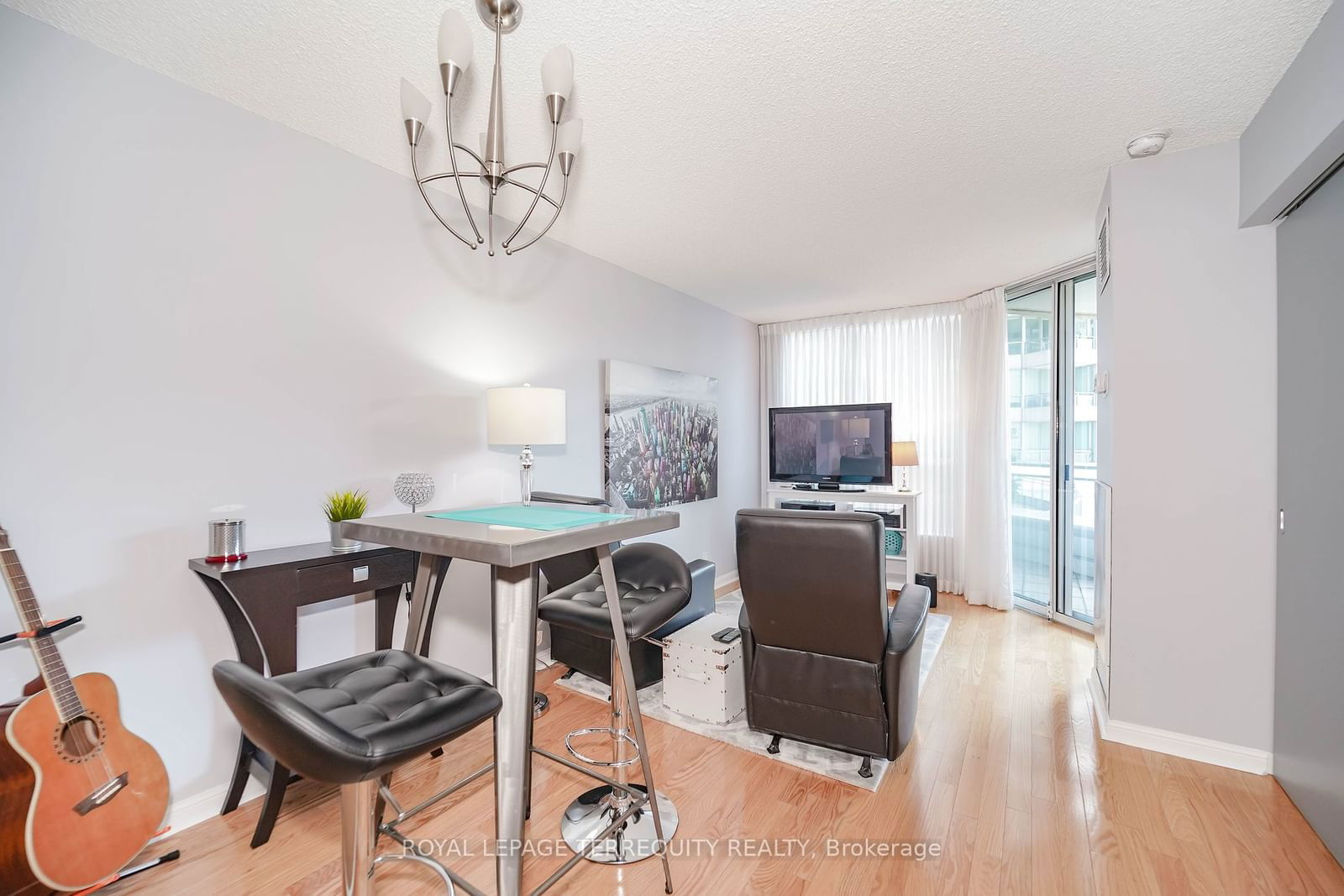 230 Queens Quay W, unit 221 for rent