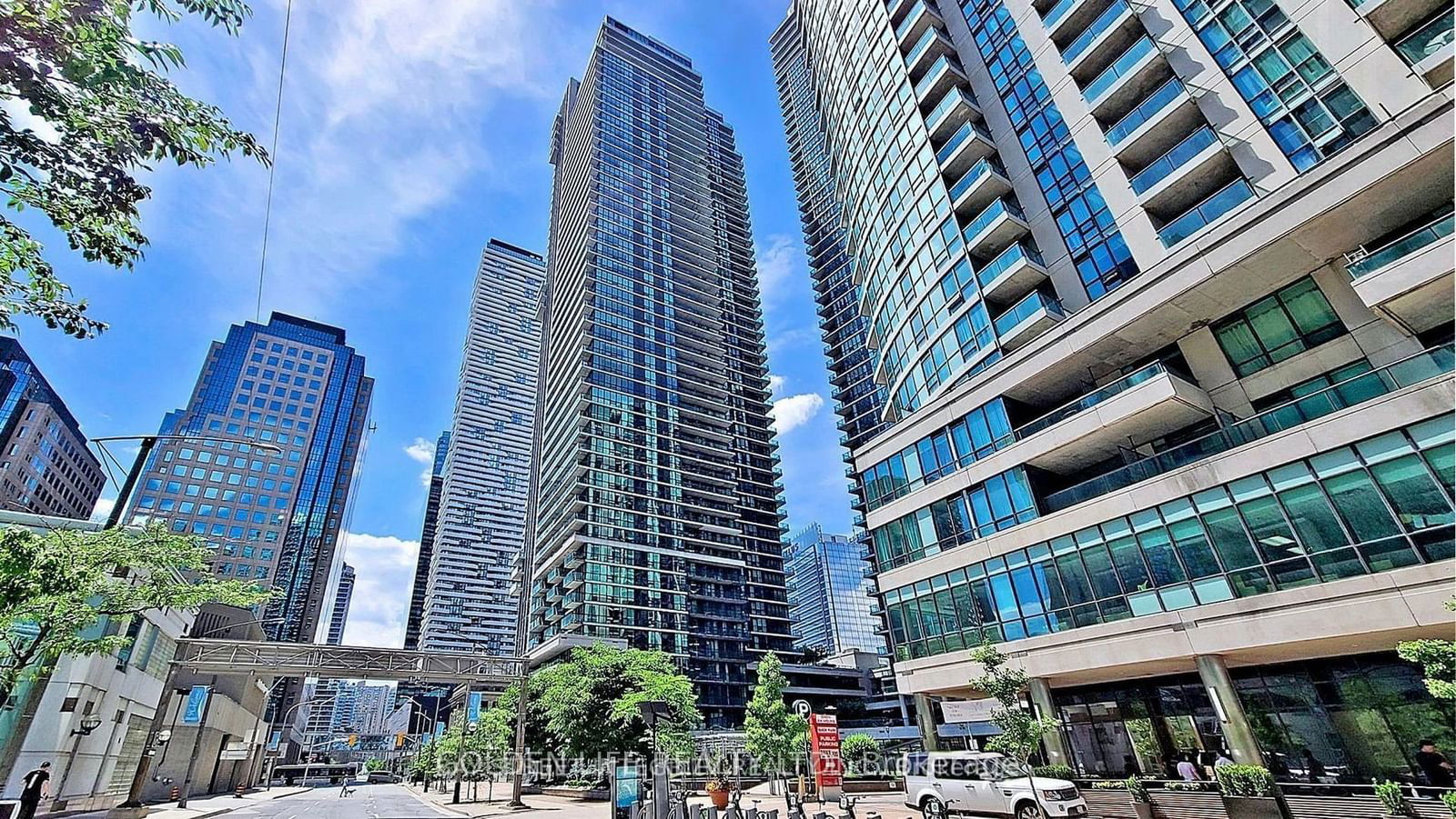 33 Bay St, unit 1109 for rent