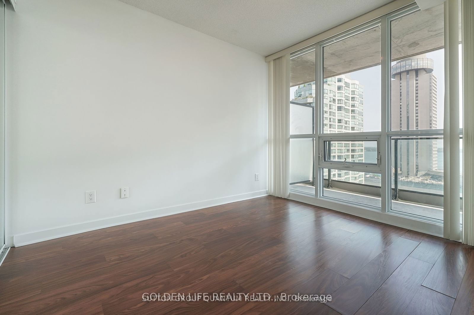 33 Bay St, unit 1109 for rent