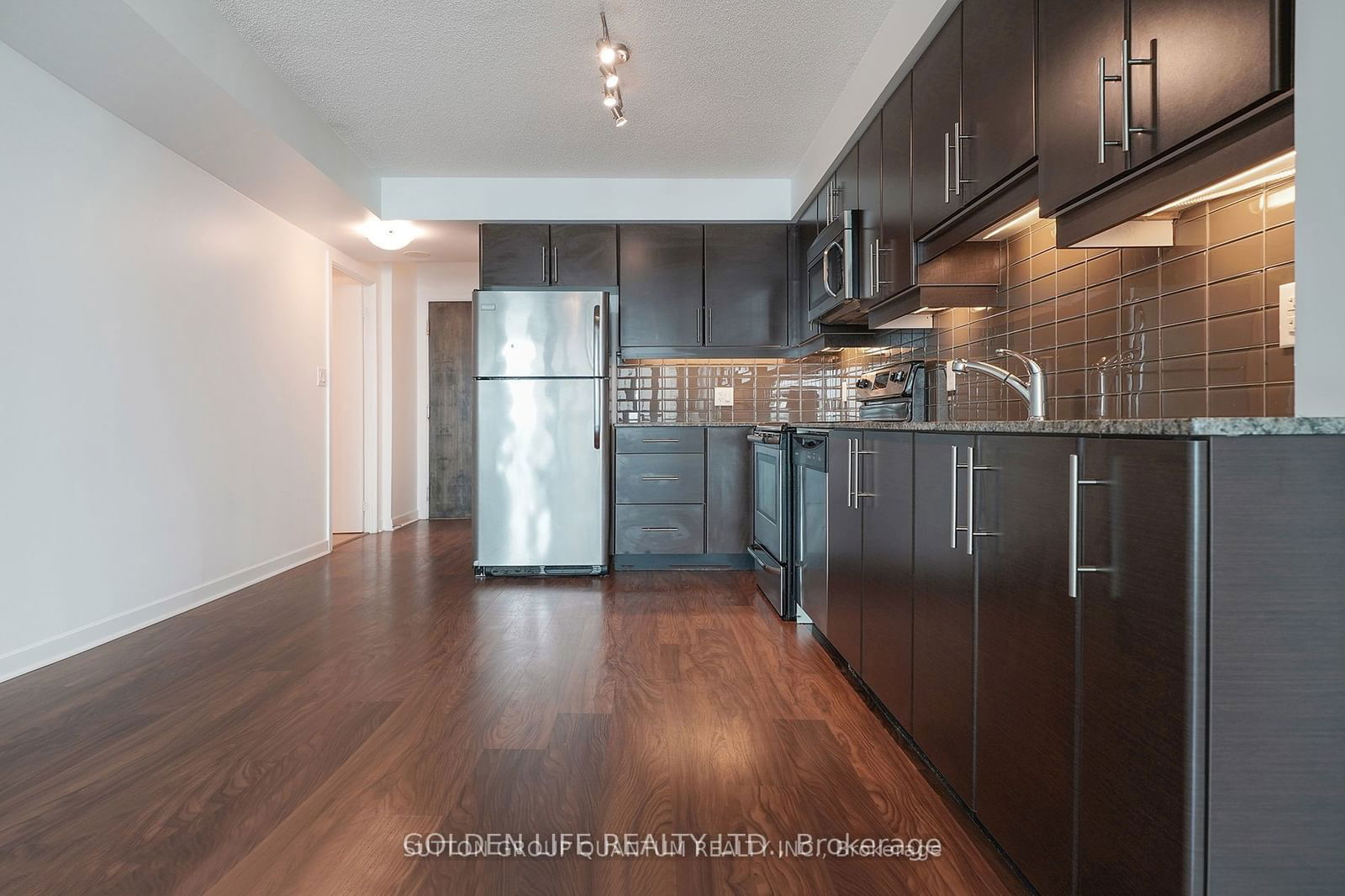 33 Bay St, unit 1109 for rent