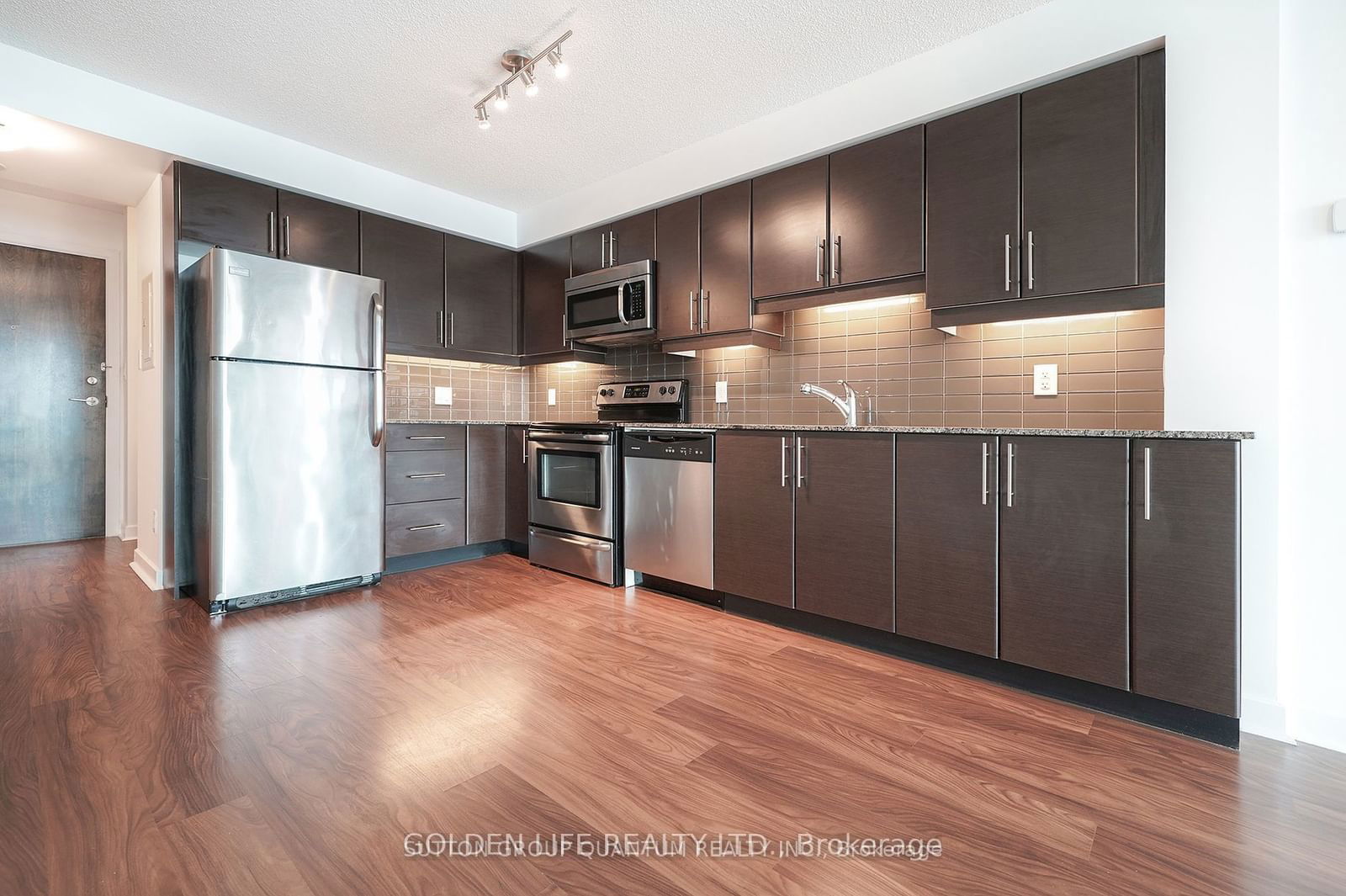 33 Bay St, unit 1109 for rent