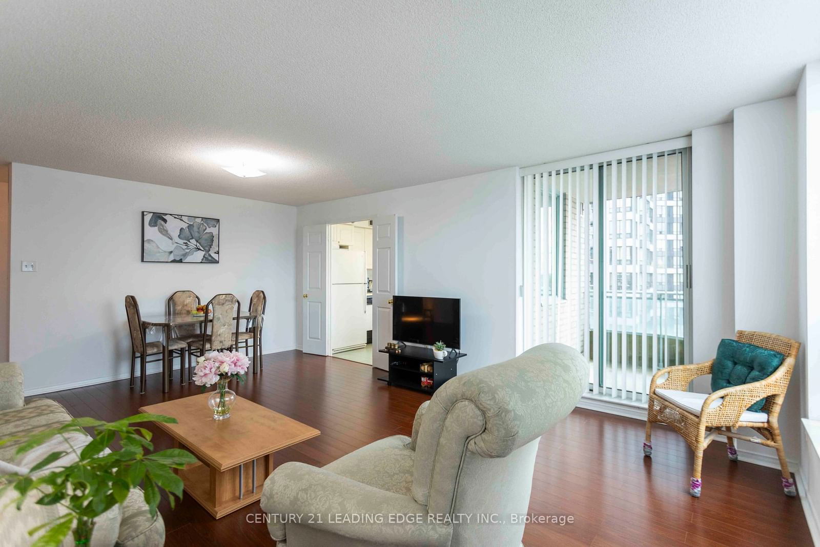 28 Pemberton Ave, unit 901 for sale