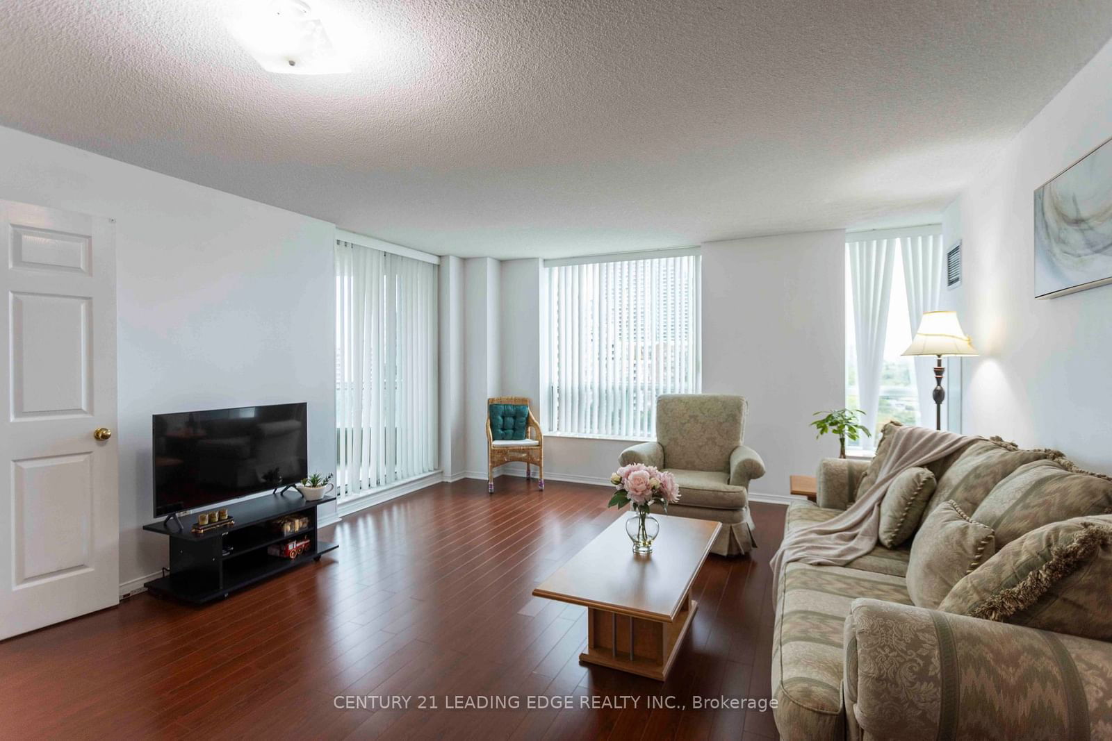 28 Pemberton Ave, unit 901 for sale