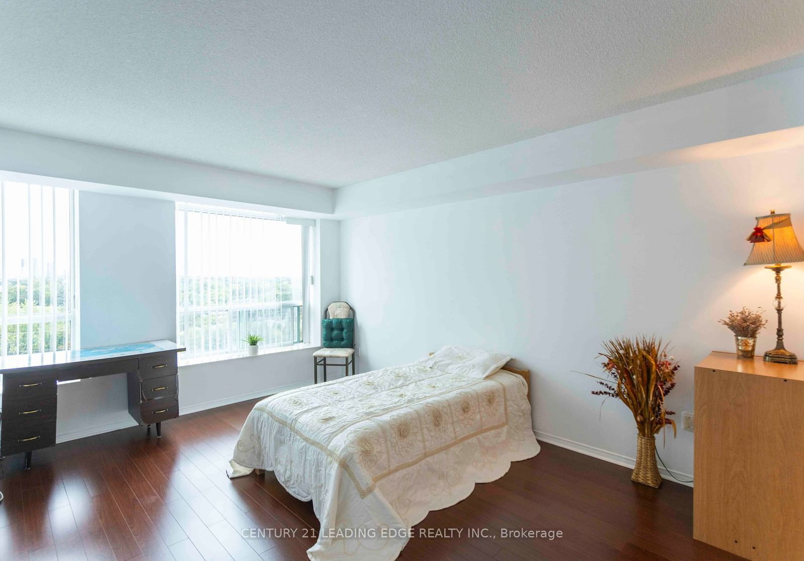 28 Pemberton Ave, unit 901 for sale