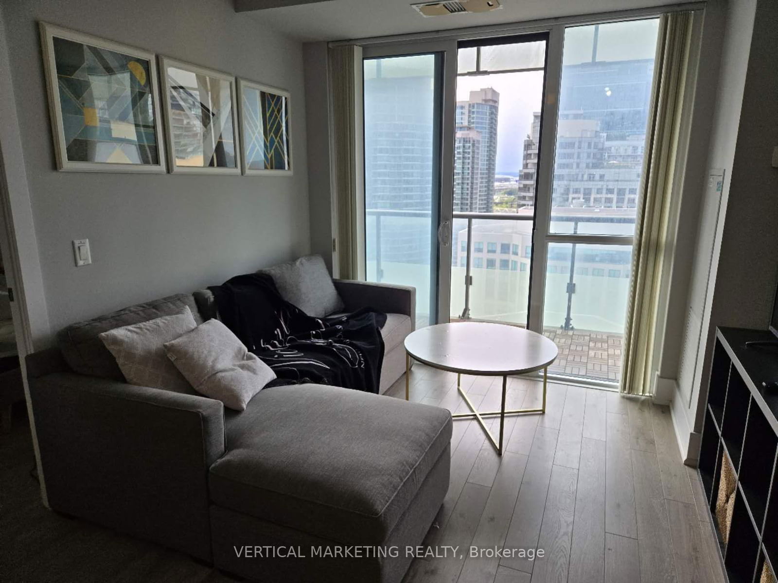 300 Front St W, unit 2001 for rent