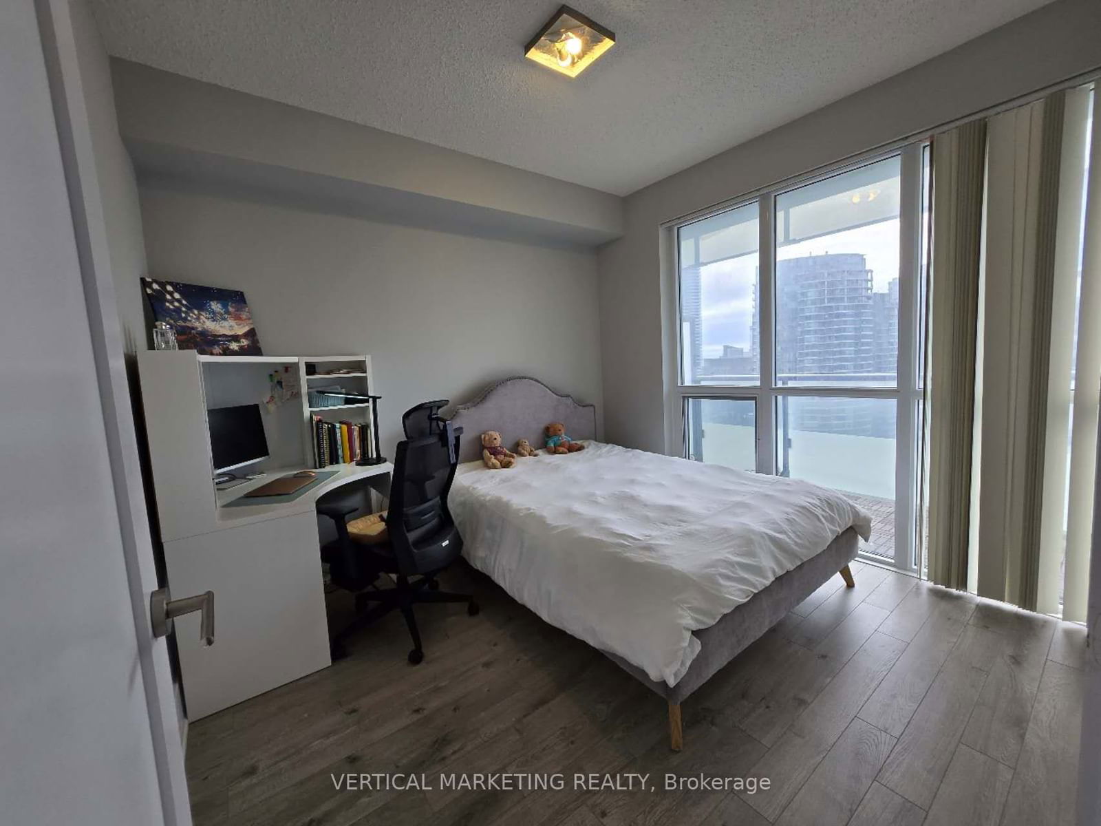 300 Front St W, unit 2001 for rent