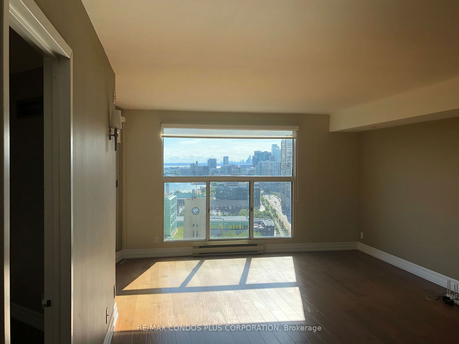 77 HARBOUR Sq, unit 2109 for rent