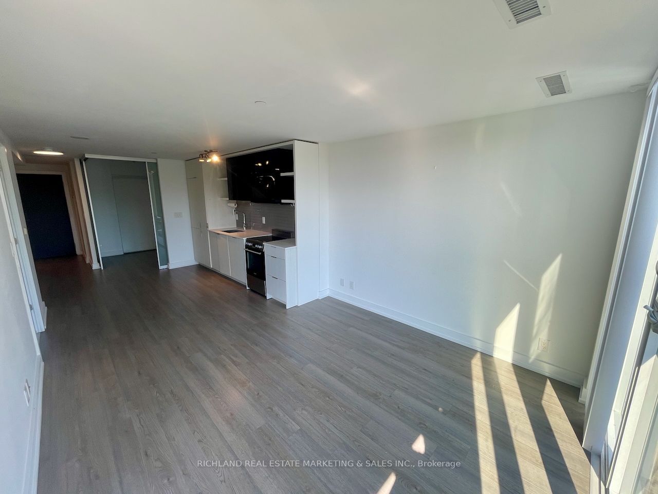 6 Parkwood Ave, unit 405 for rent