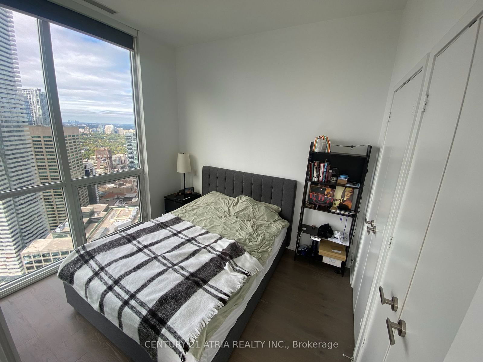 45 Charles St E, unit 5306 for rent