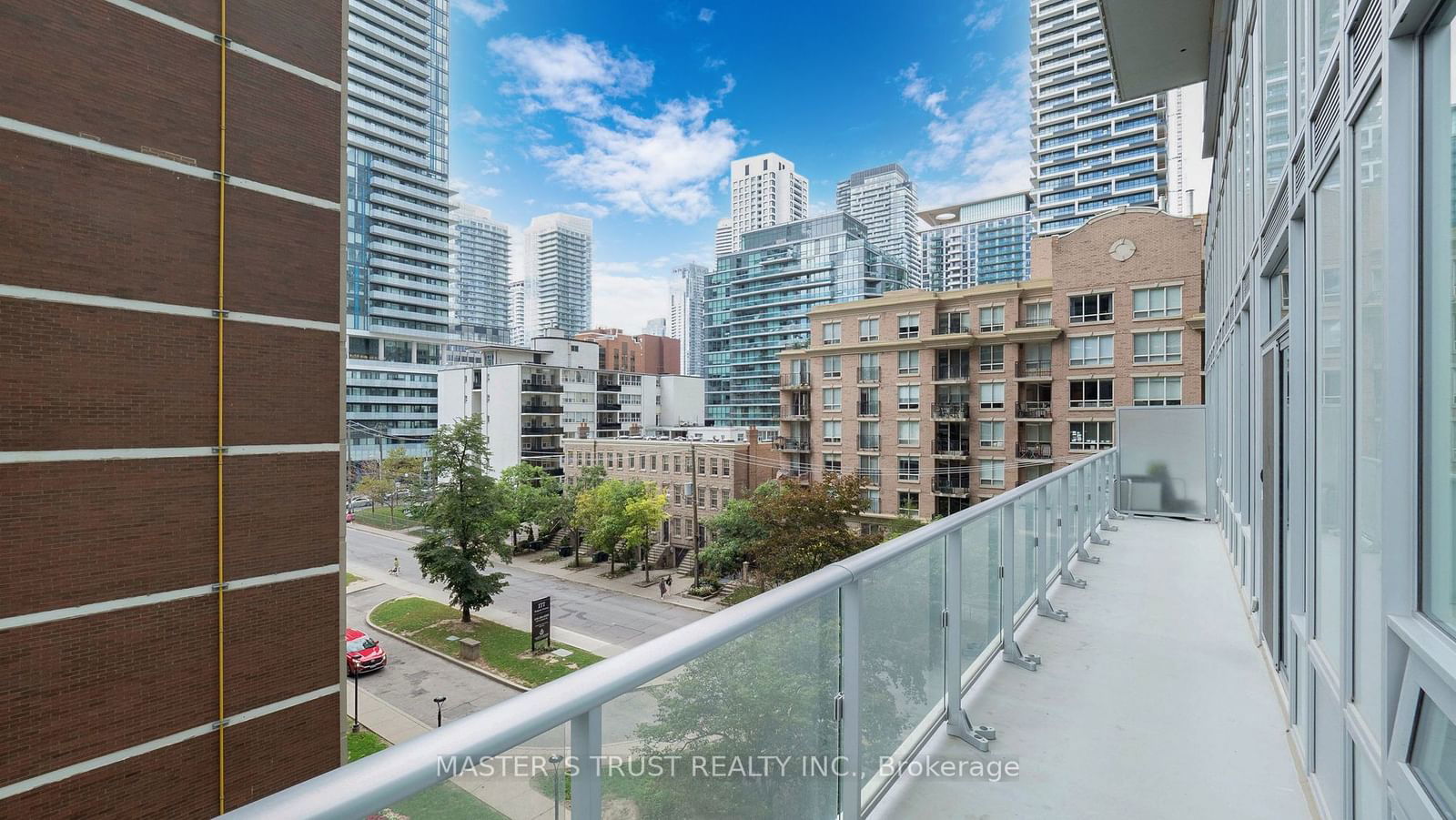 195 Redpath Ave, unit 510 for rent