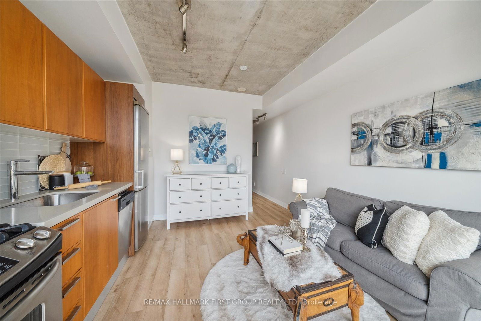 318 King St E, unit 208 for sale