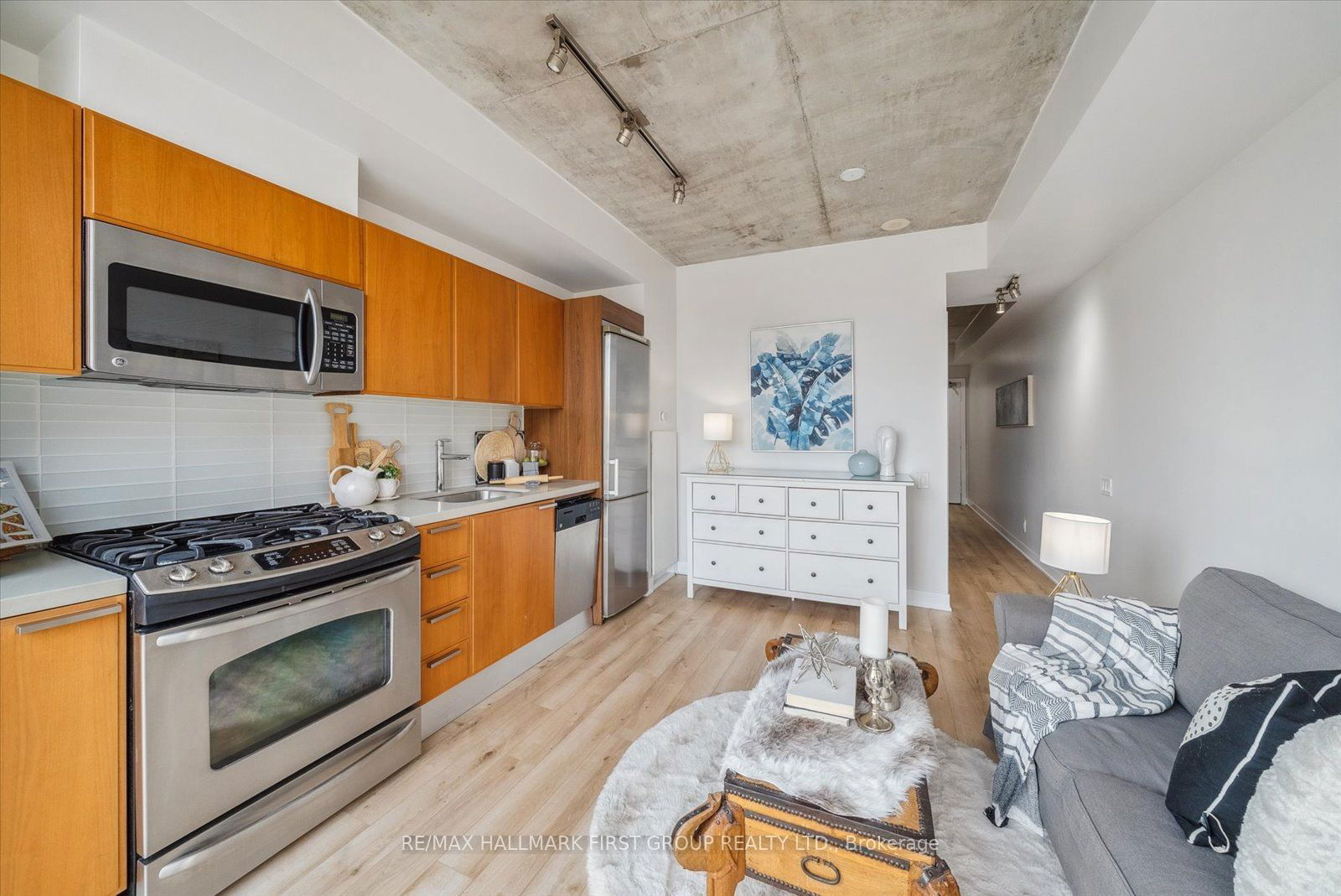 318 King St E, unit 208 for sale