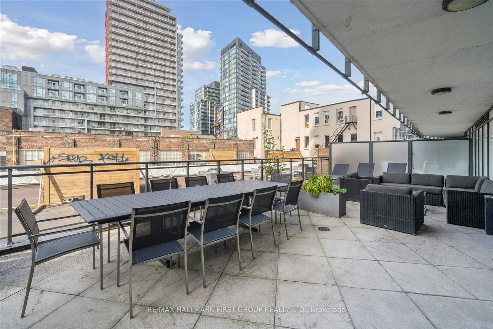 318 King St E, unit 208 for sale