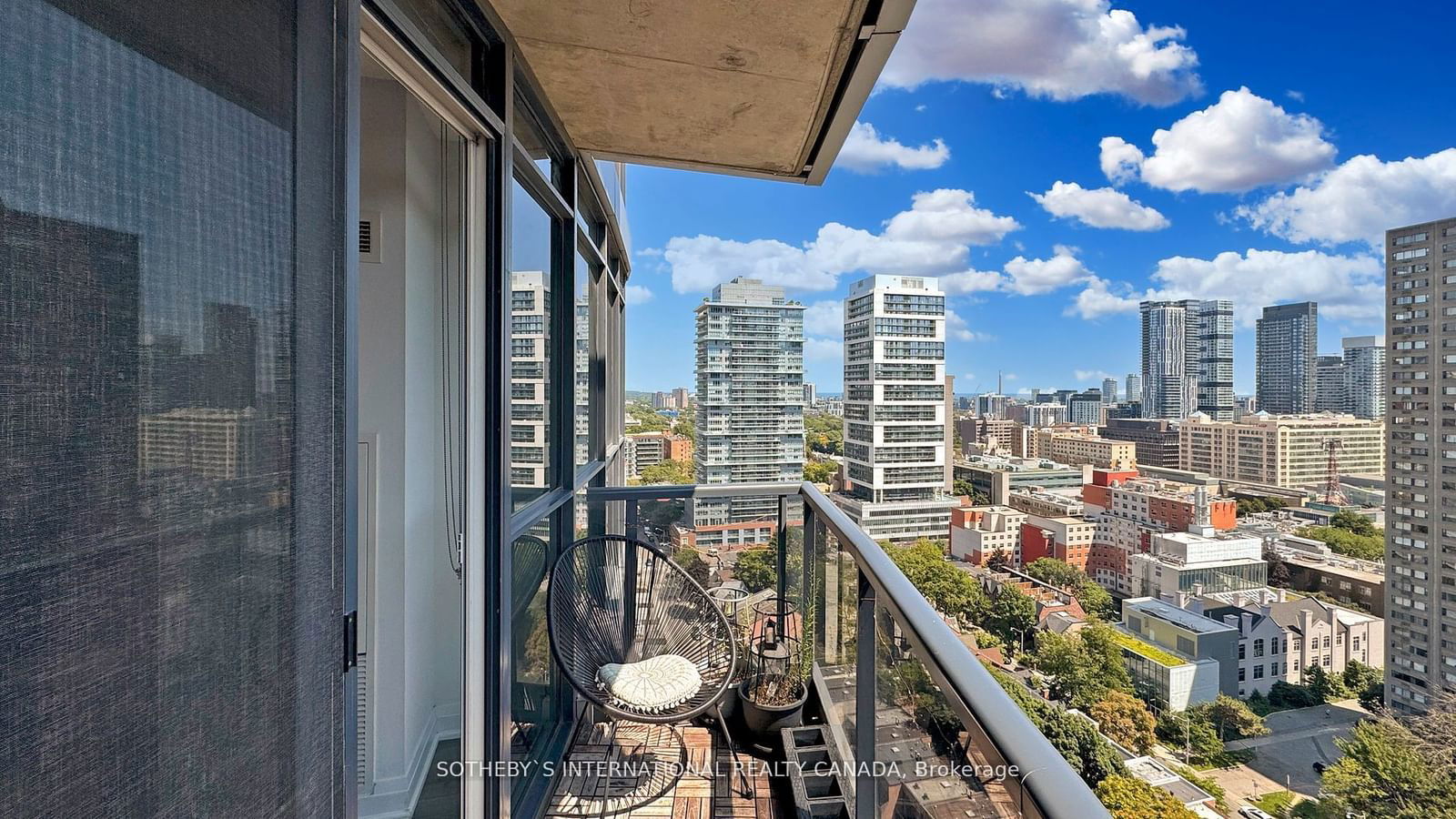 25 Carlton St, unit 2203 for sale