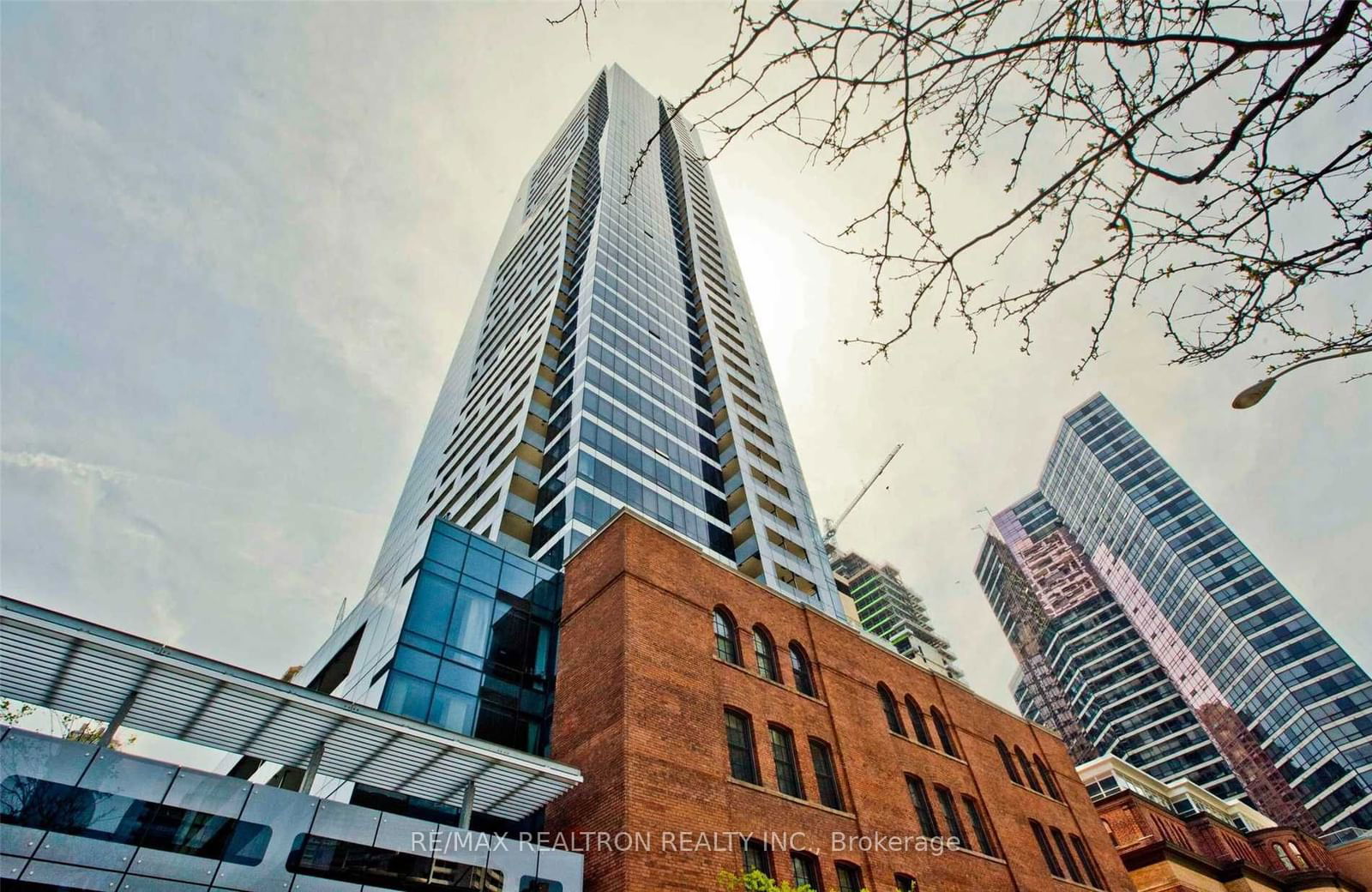 5 St Joseph St, unit 2102 for rent