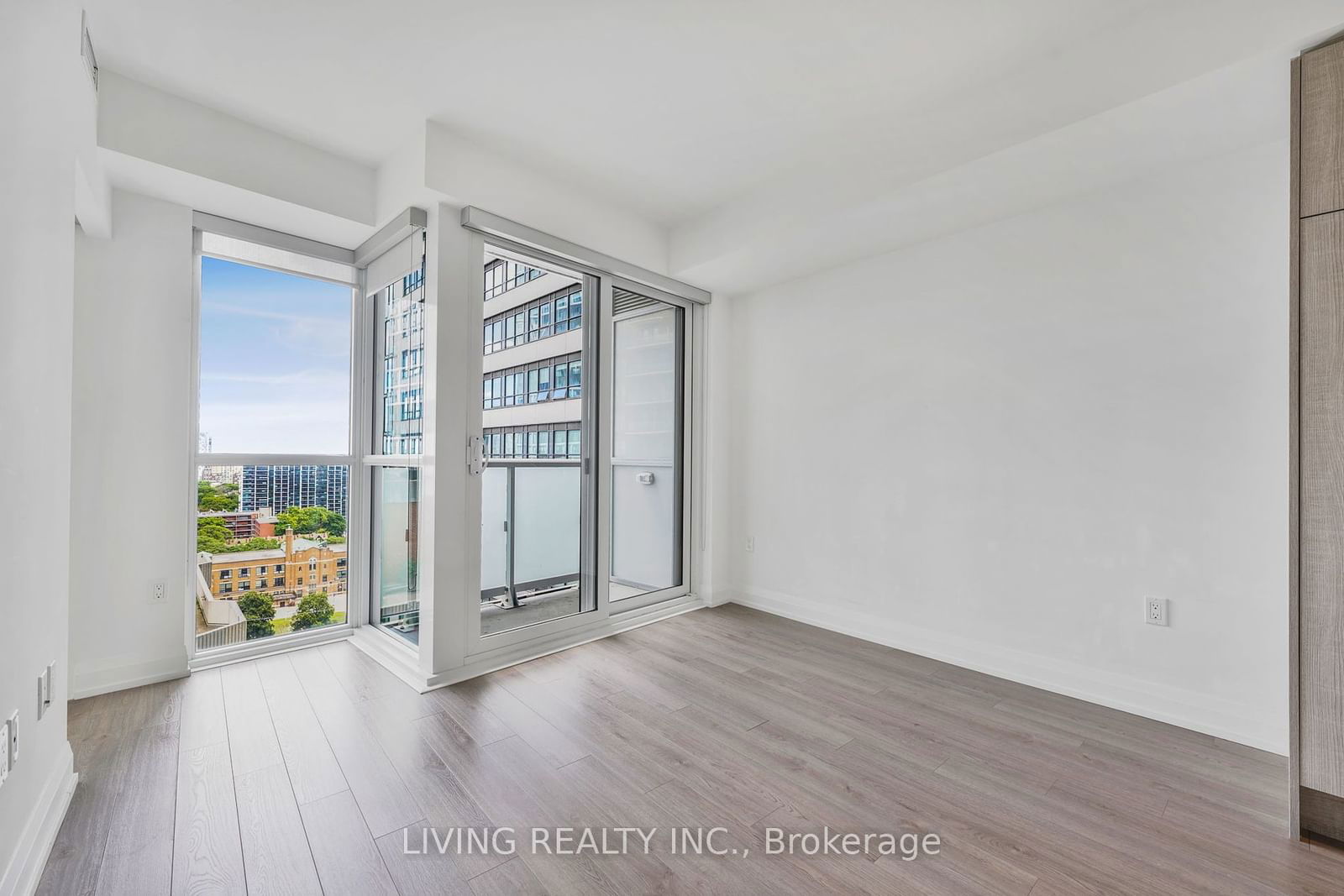 77 Mutual St, unit 1701 for sale