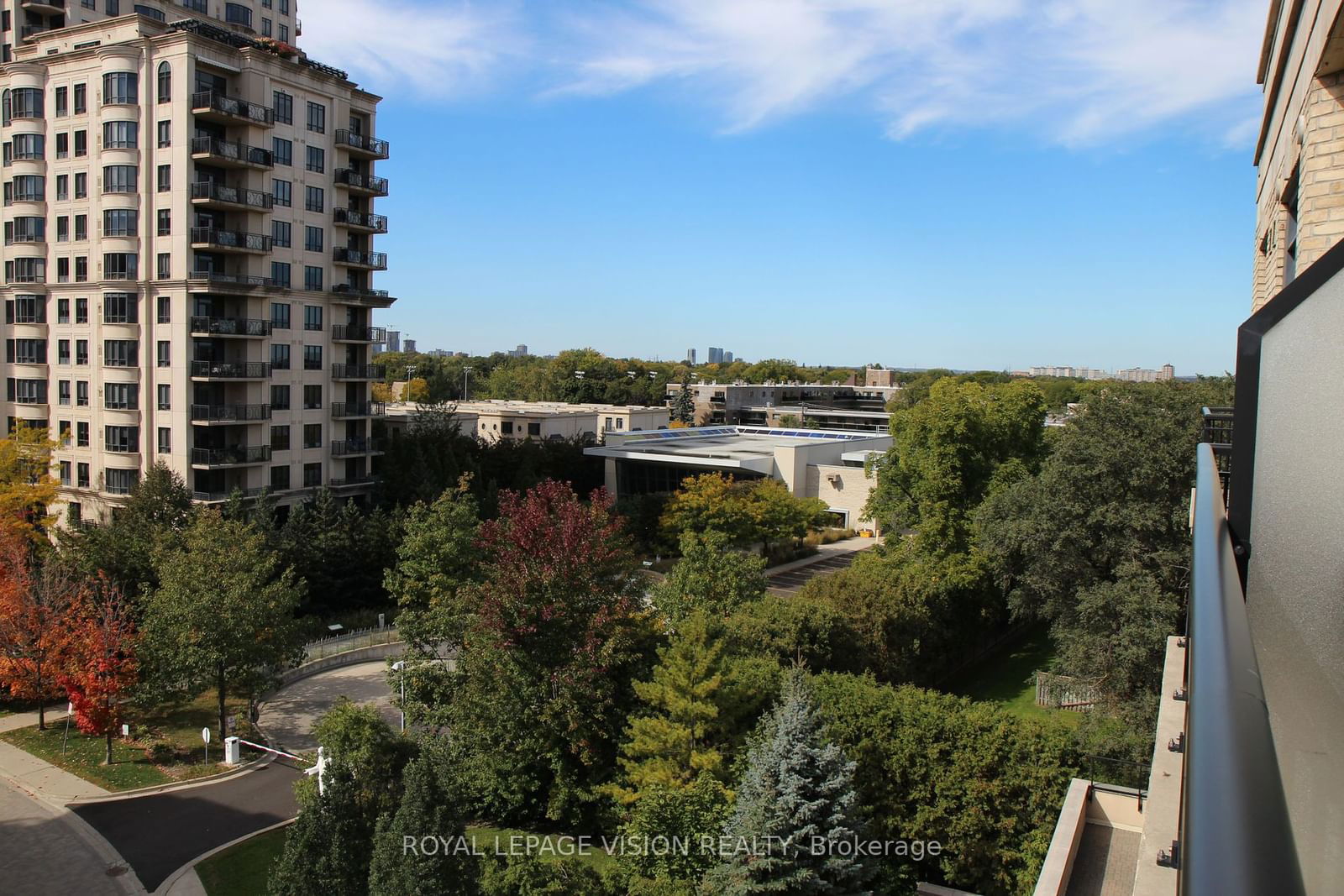 676 Sheppard Ave E, unit 611 for rent